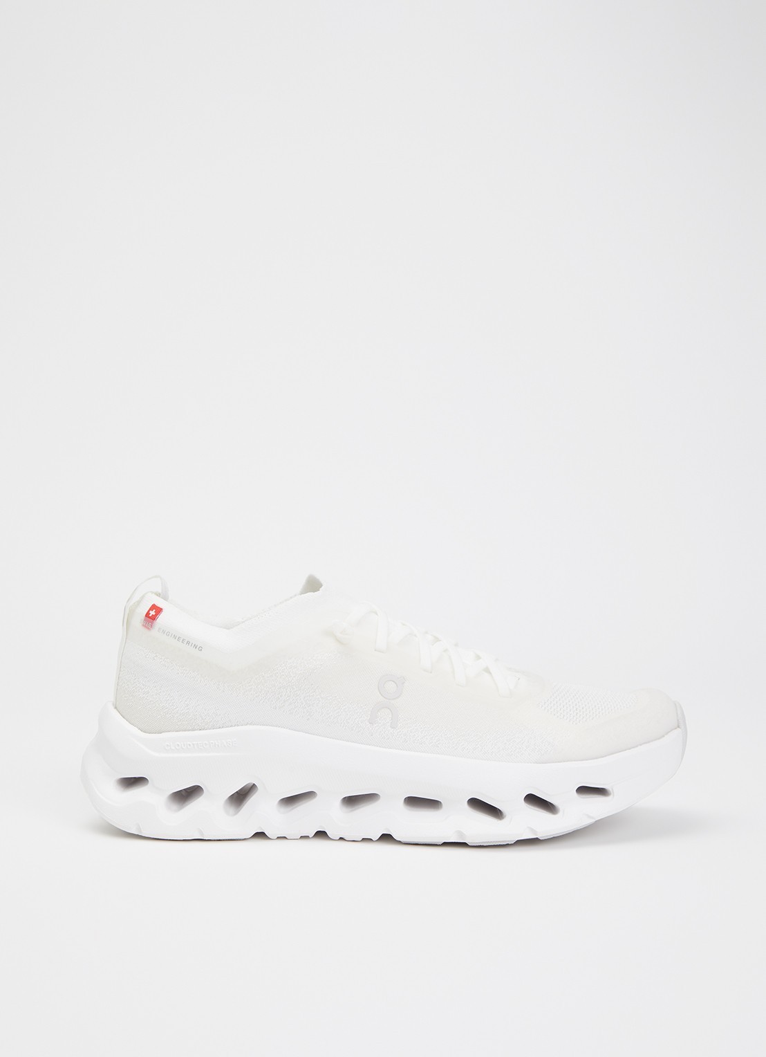 On Cloudtilt Moon sneaker met gebreid bovenwerk - voorkant wit