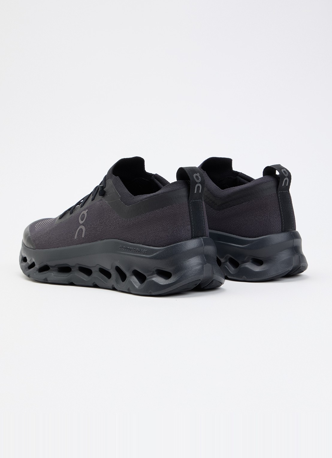 On Cloudtilt Moon sneaker met gebreid bovenwerk - achterkant 5 zwart