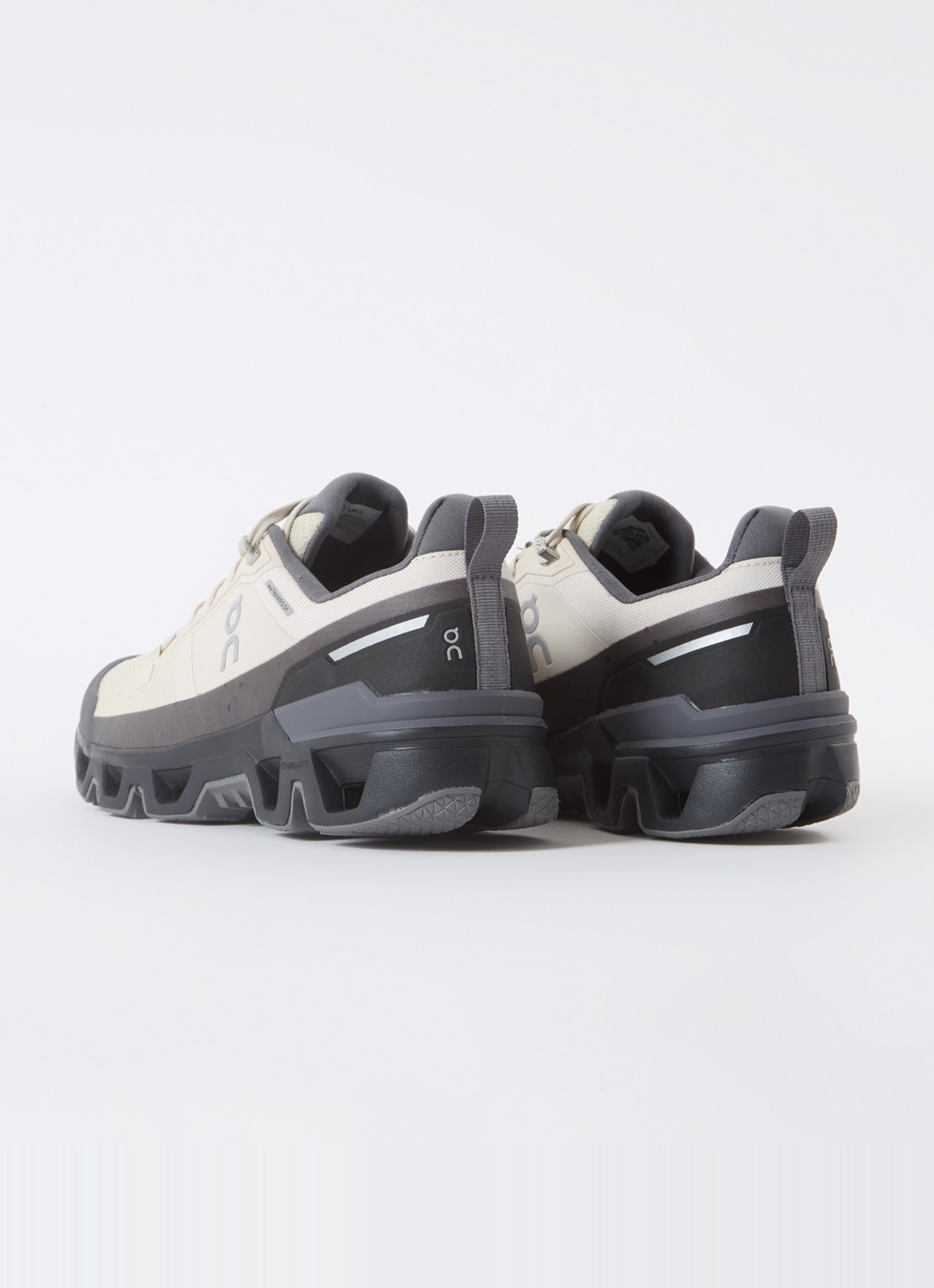 On Cloudwander Waterproof sneaker met mesh details - achterkant beige