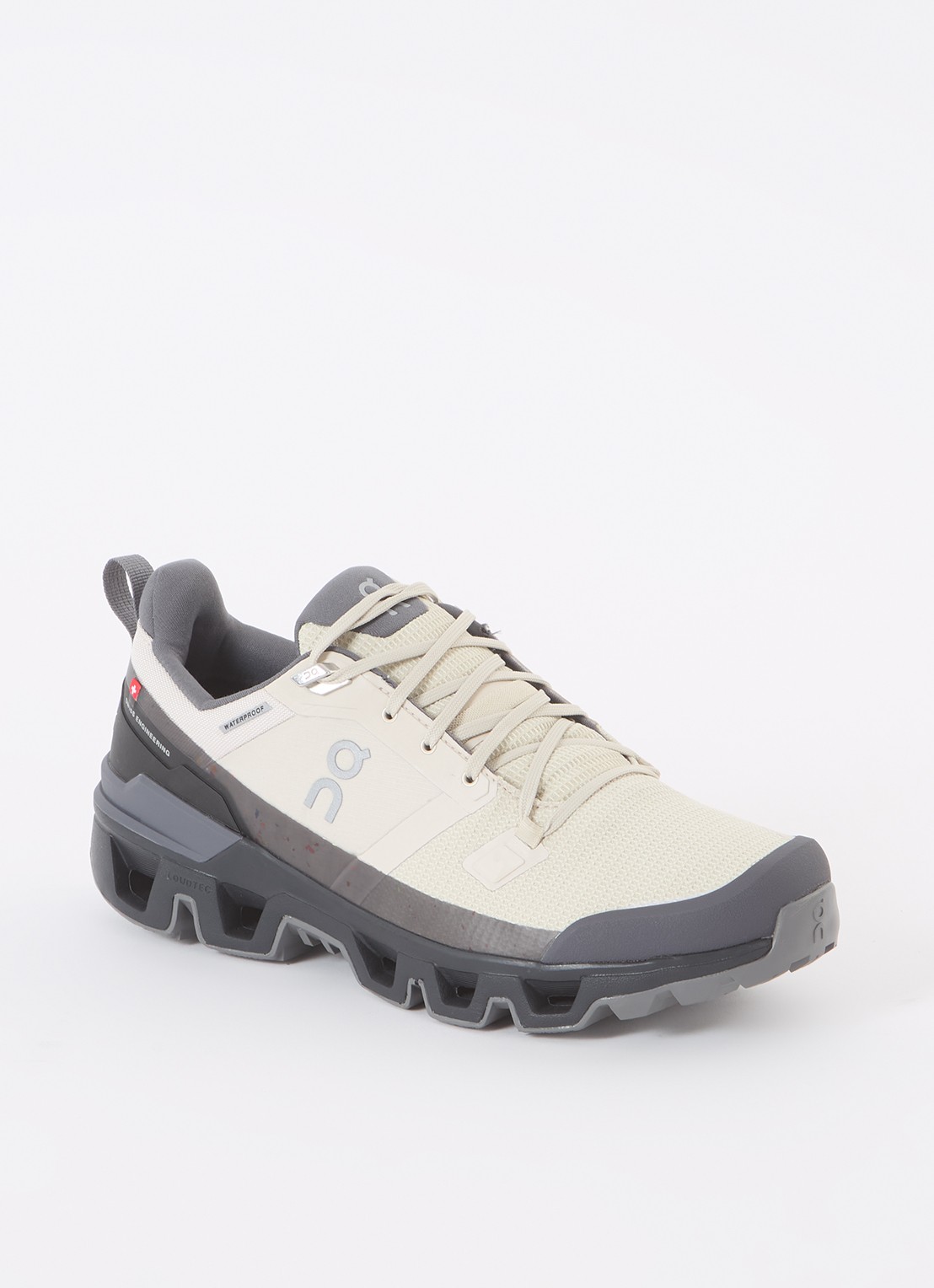 On Cloudwander Waterproof sneaker met mesh details - voorkant 2 beige