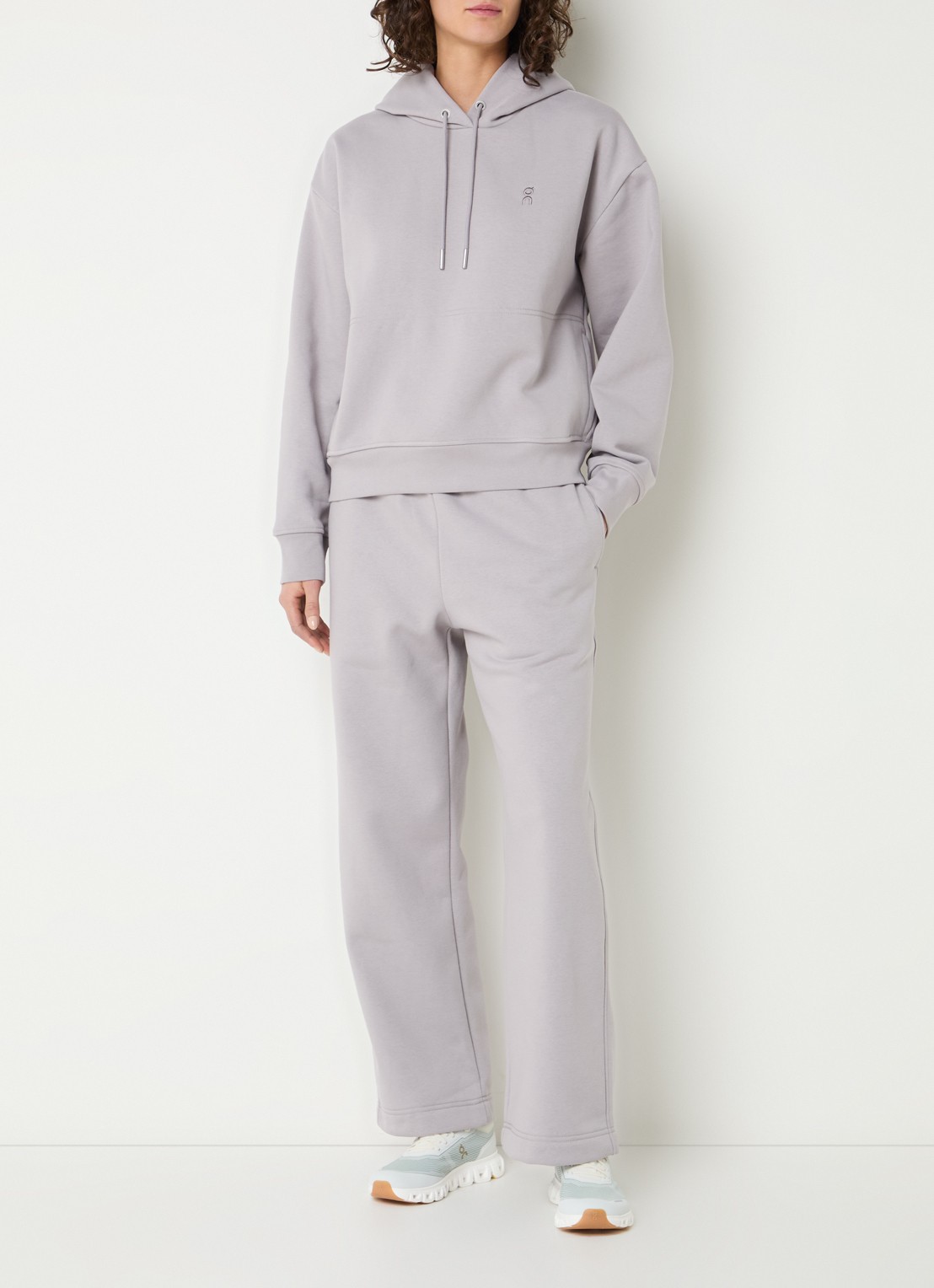 On Club Collective high waist straight fit joggingbroek met steekzakken - voorkant 2 taupe