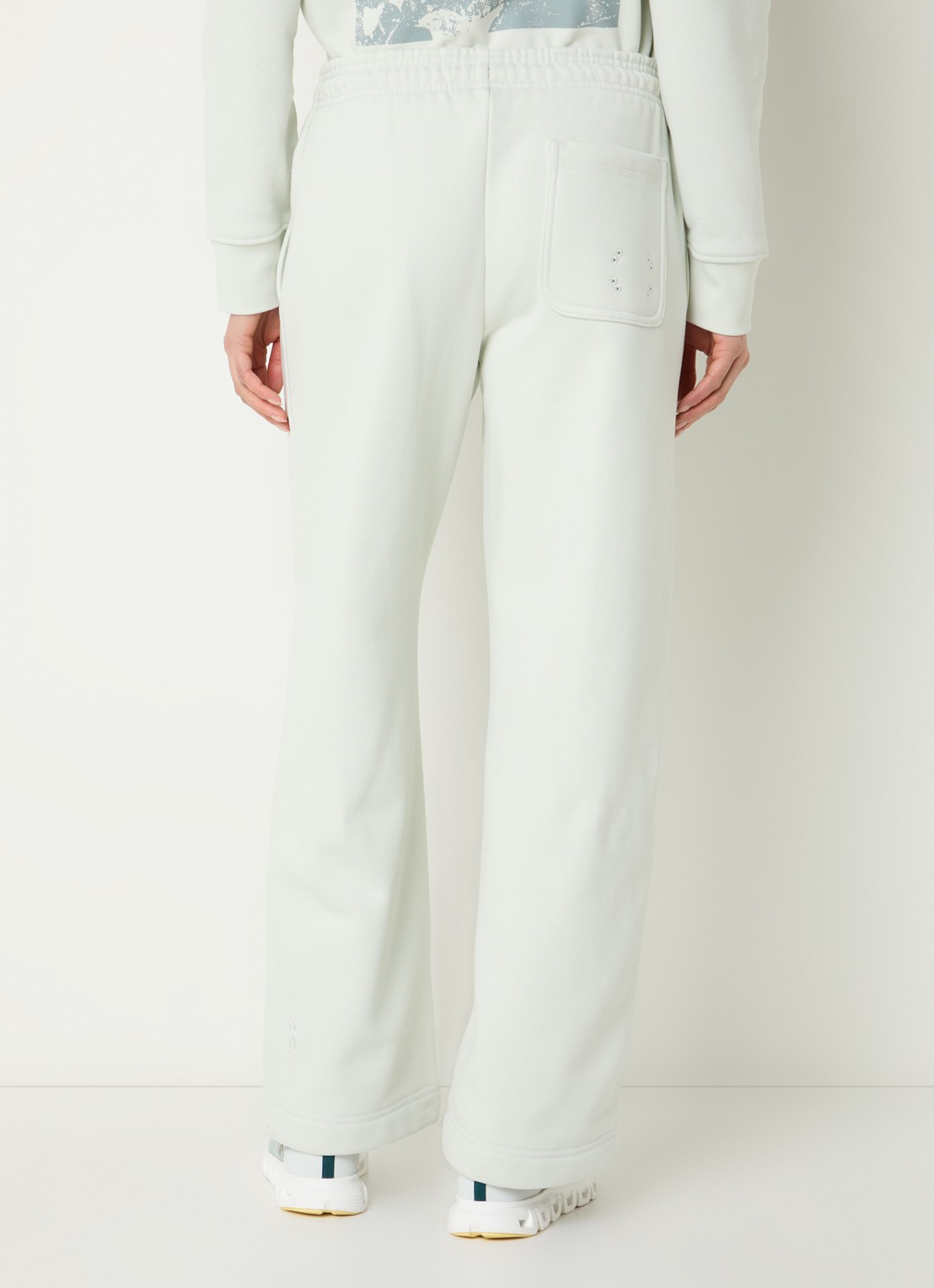 On Club Collective high waist straight fit joggingbroek met steekzakken - achterkant 4 lichtgroen