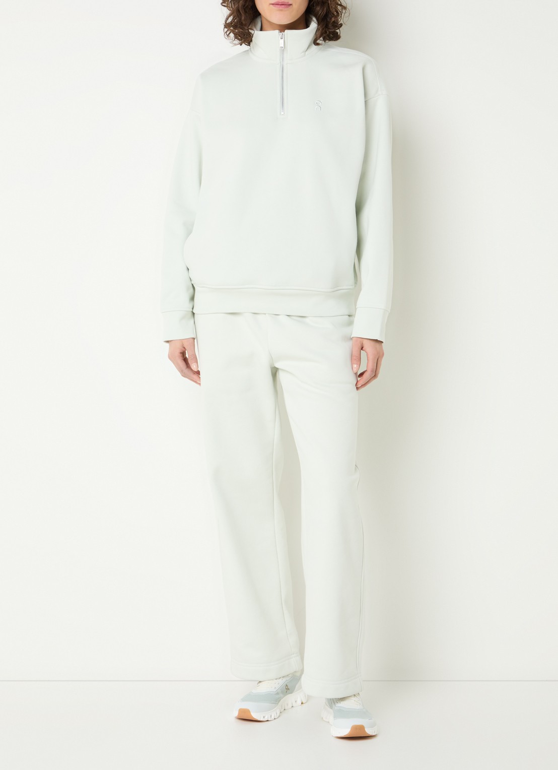 On Club Collective sweater met halve rits - voorkant 4 lichtgroen
