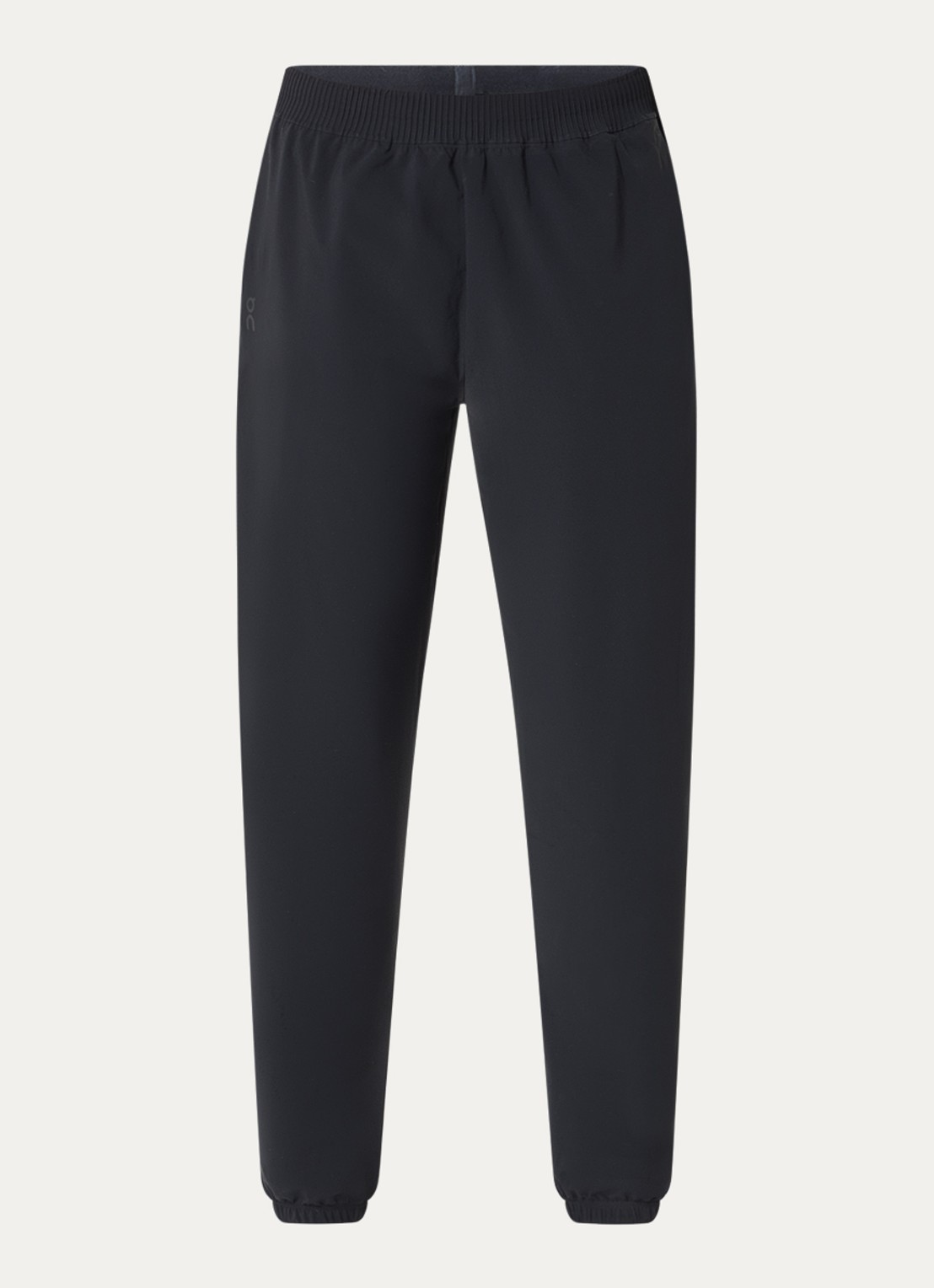On Focus high waist tapered fit trackpants met steekzakken - voorkant 4 zwart