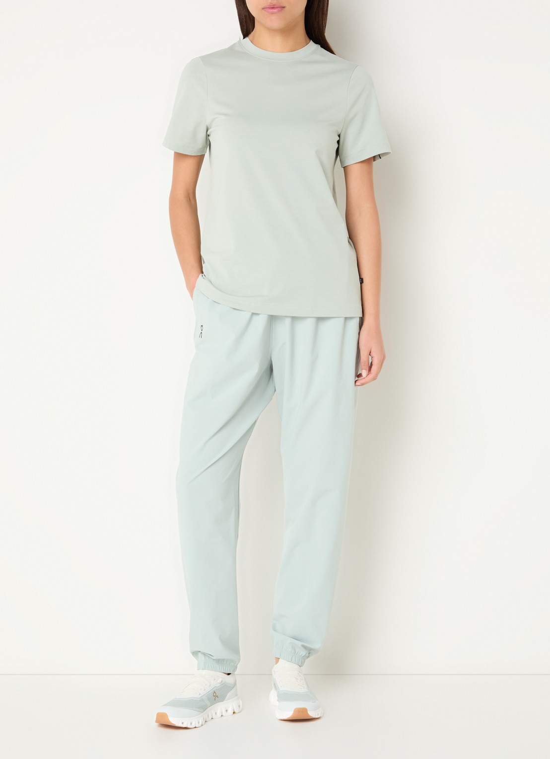 On Focus high waist tapered fit trackpants met steekzakken - voorkant 4 lindegroen