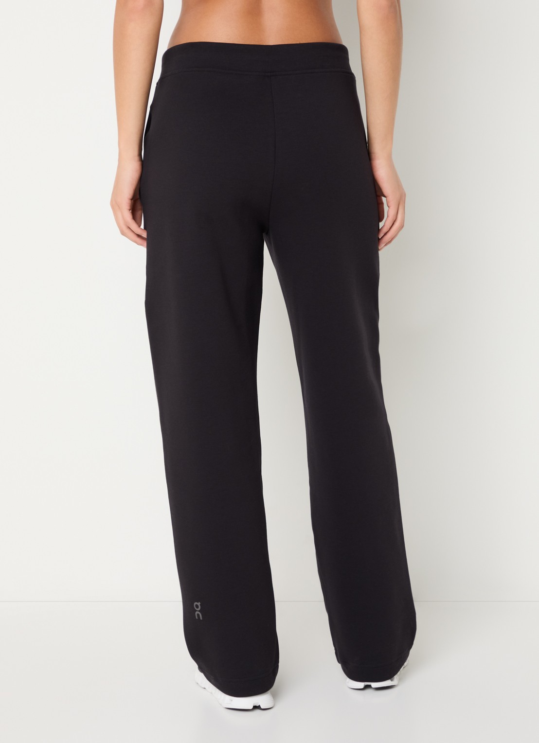 On Focus Tech high waist straight fit joggingbroek met steekzakken - achterkant 4 zwart