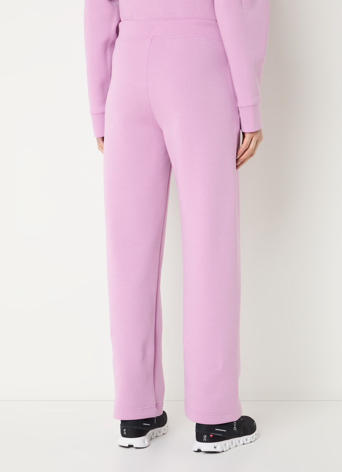 On Focus Tech high waist straight fit joggingbroek met steekzakken - achterkant roze