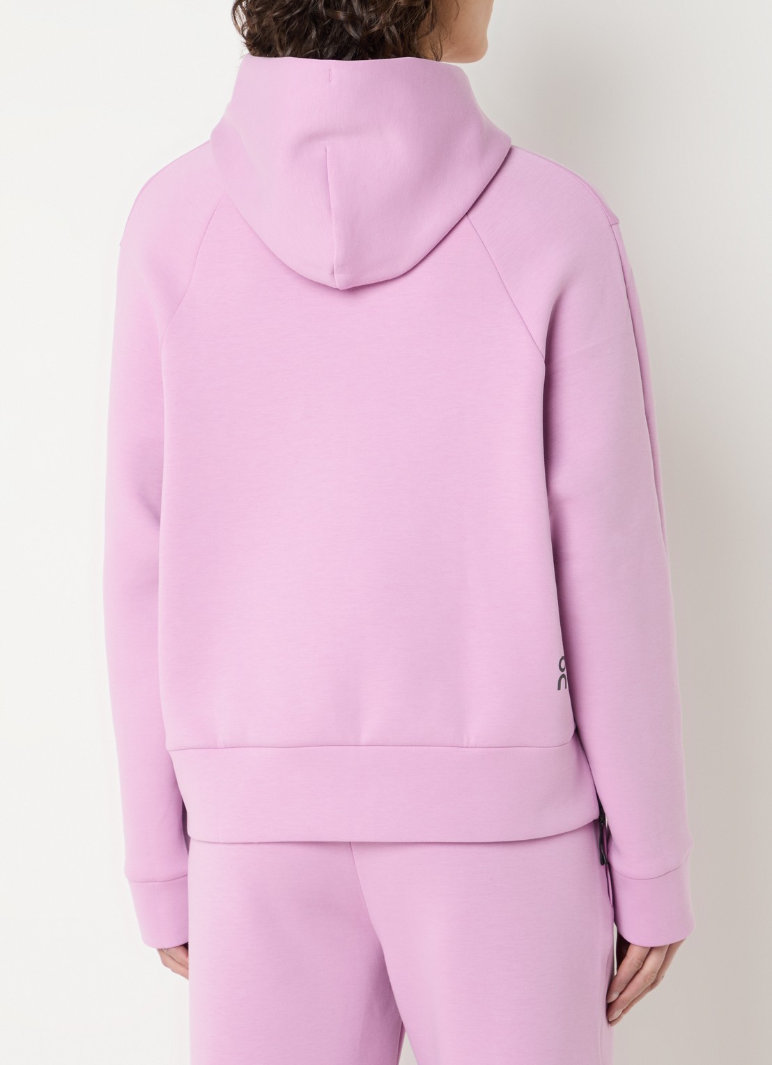 On Focus Tech hoodie met ritszakken - achterkant 3 roze