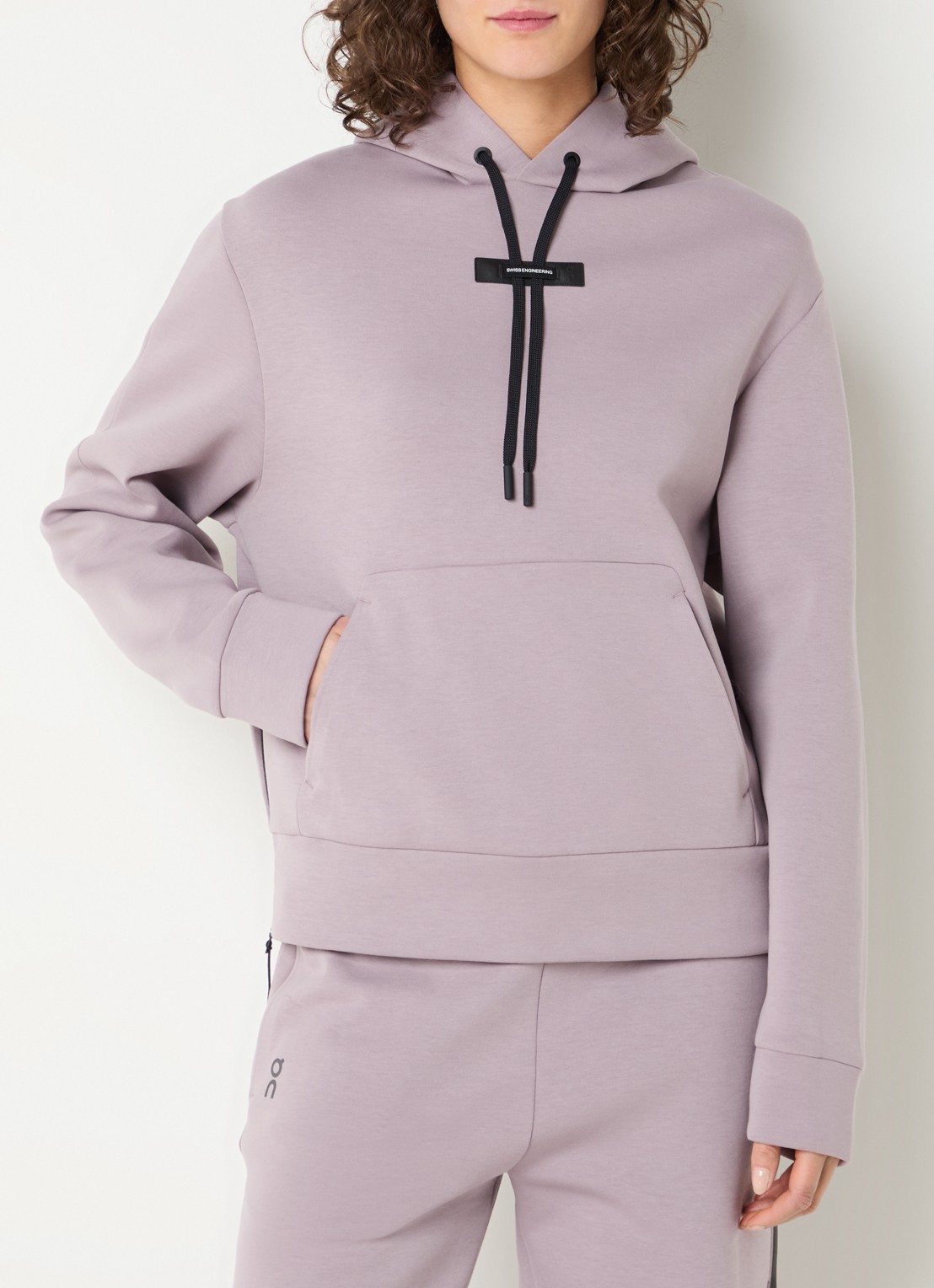 On Focus Tech hoodie met ritszakken - detail oudroze