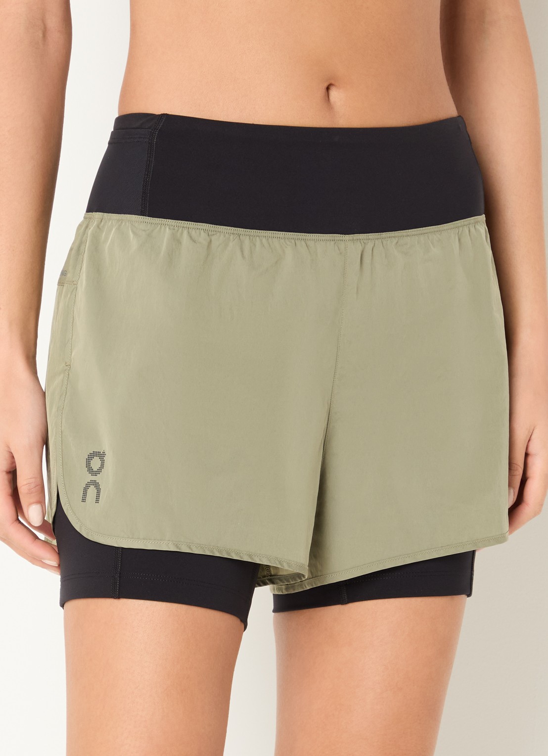 On Performance Volt high waist straight fit trainingsshort  - detail 2 olijfgroen