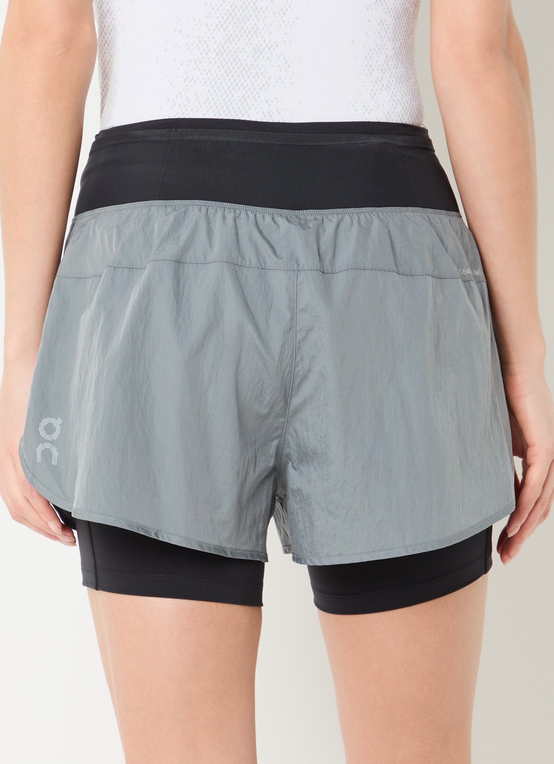 On Performance Volt high waist straight fit trainingsshort  - achterkant 5 antraciet
