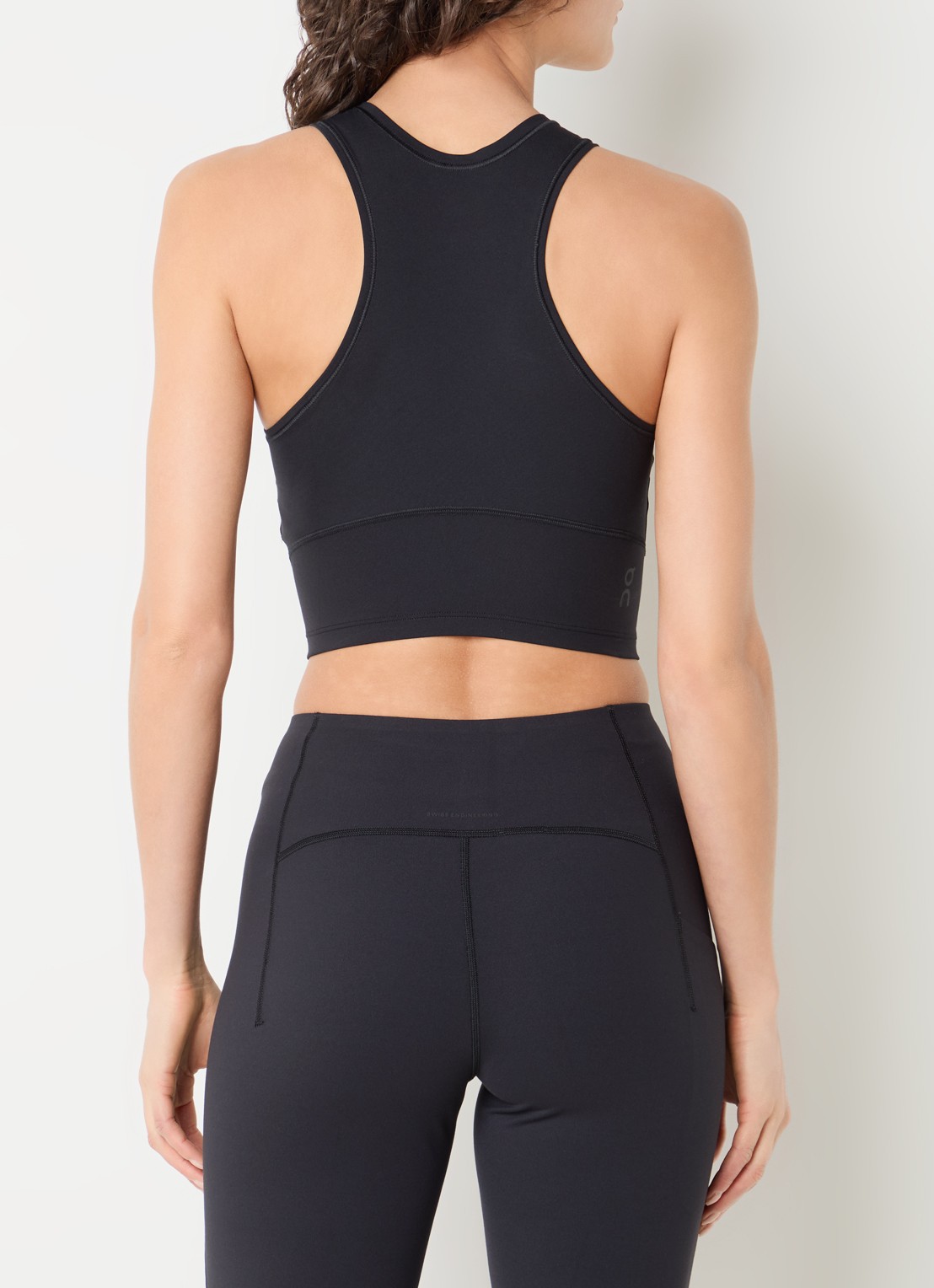 On Studio crop top met logo - achterkant zwart