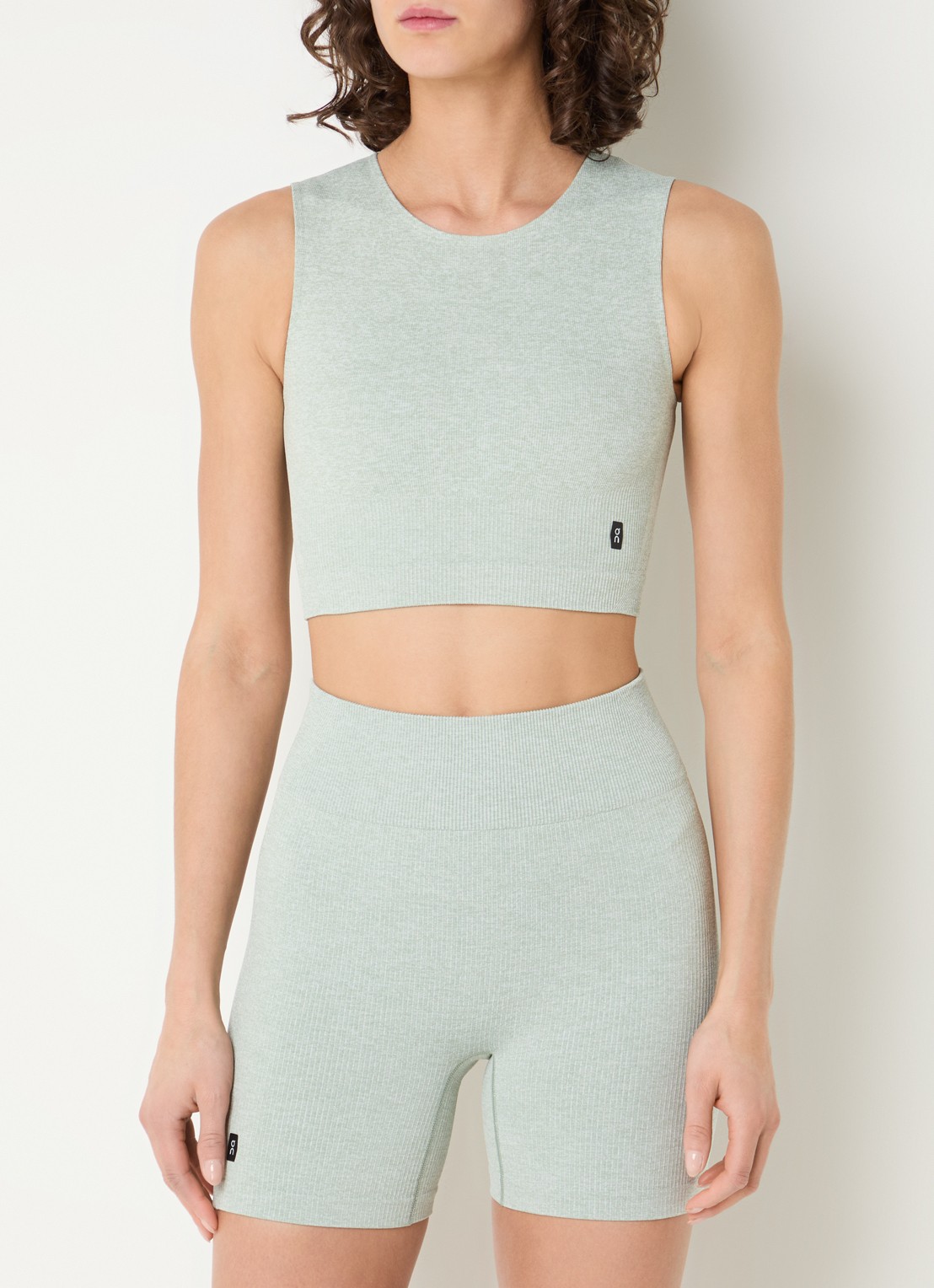 On Studio fijngebreide crop top met logo - detail 3 gebroken wit