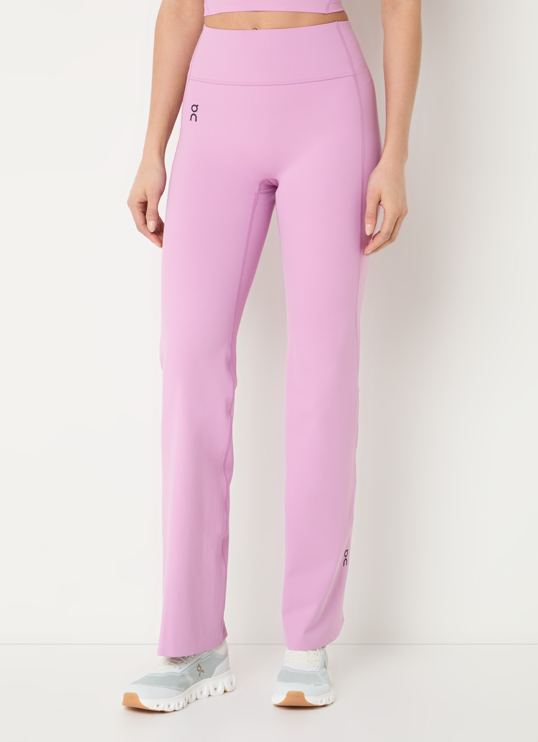 On Studio high waist flared fit trainingslegging met logo - detail 4 roze