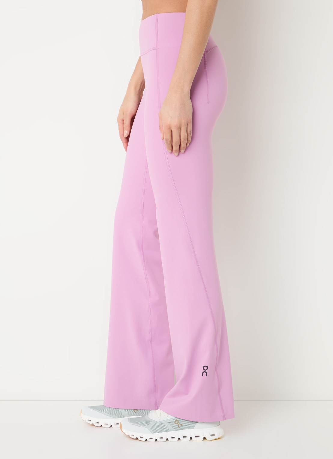 On Studio high waist flared fit trainingslegging met logo - detail 5 roze