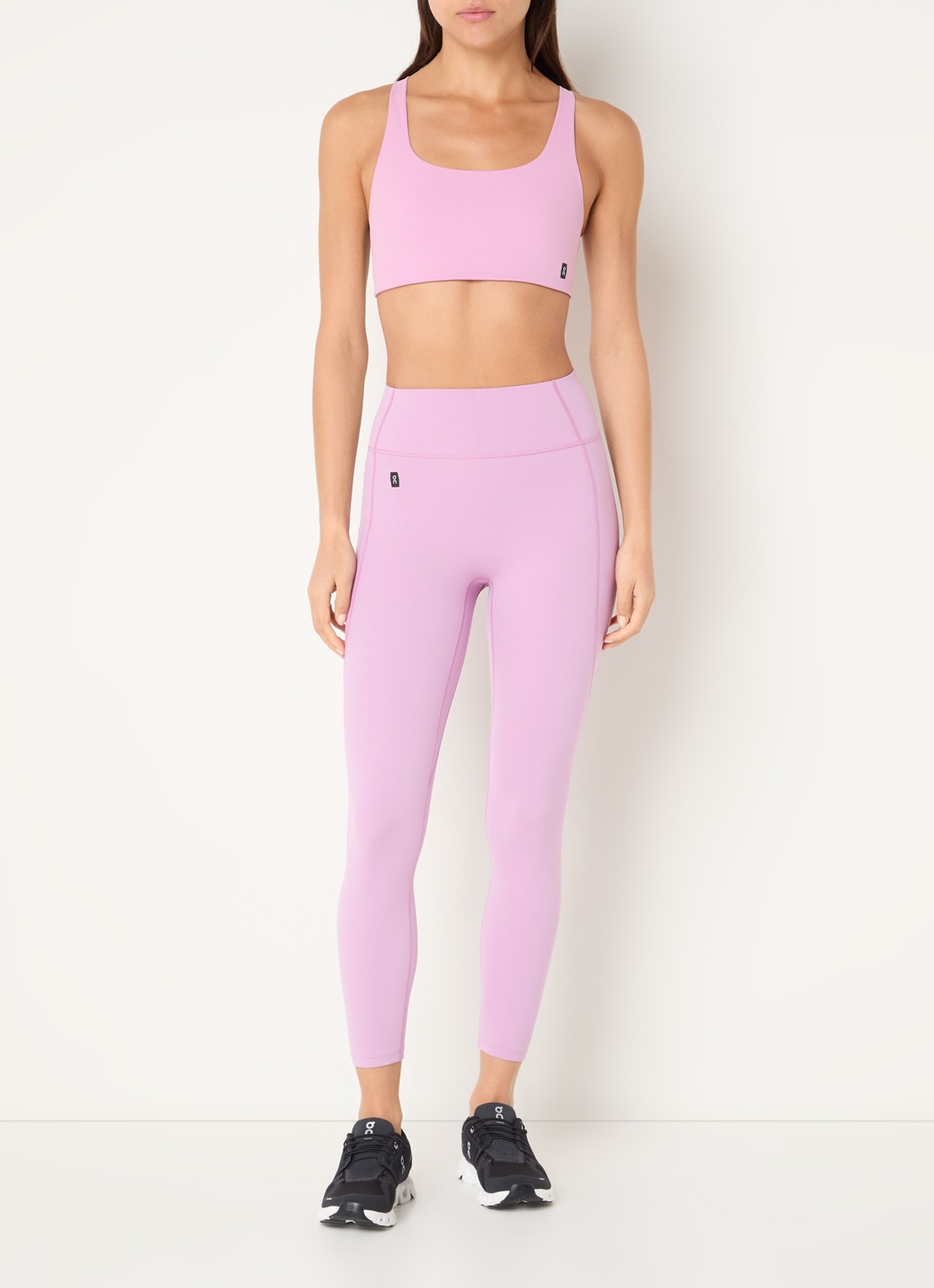 On Studio sport bh met light support - voorkant 3 roze