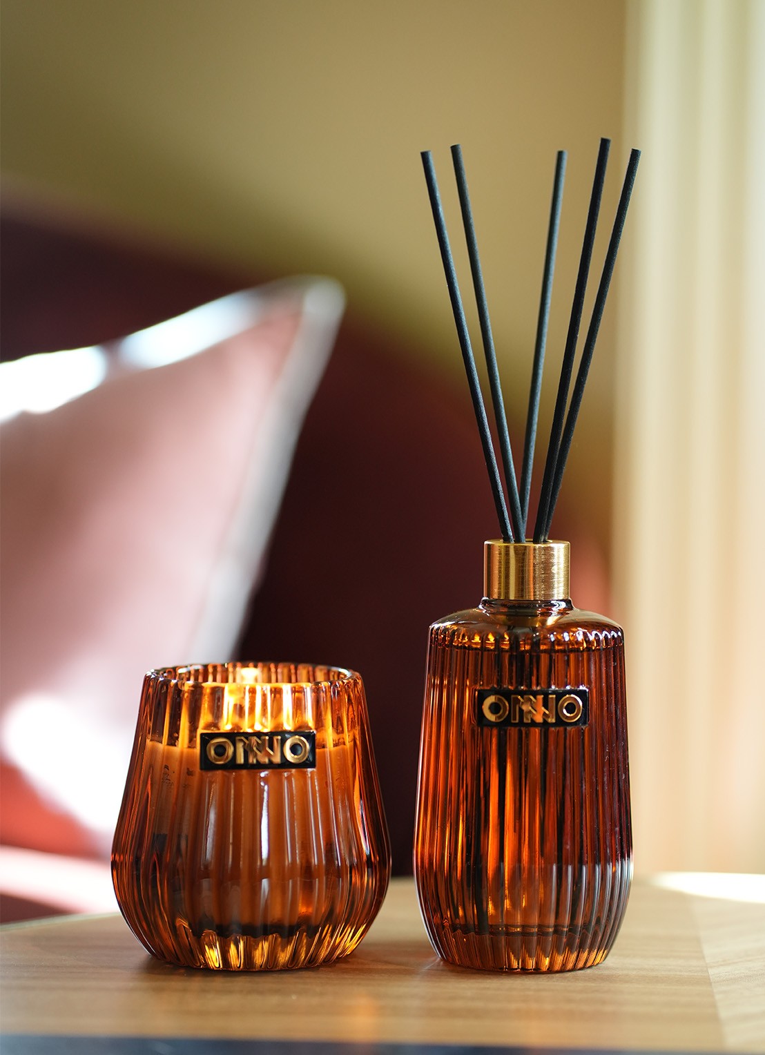 Onno Ginger Fig geurstokjes en geurkaars in giftbox 375 ml - detail 3 bruin