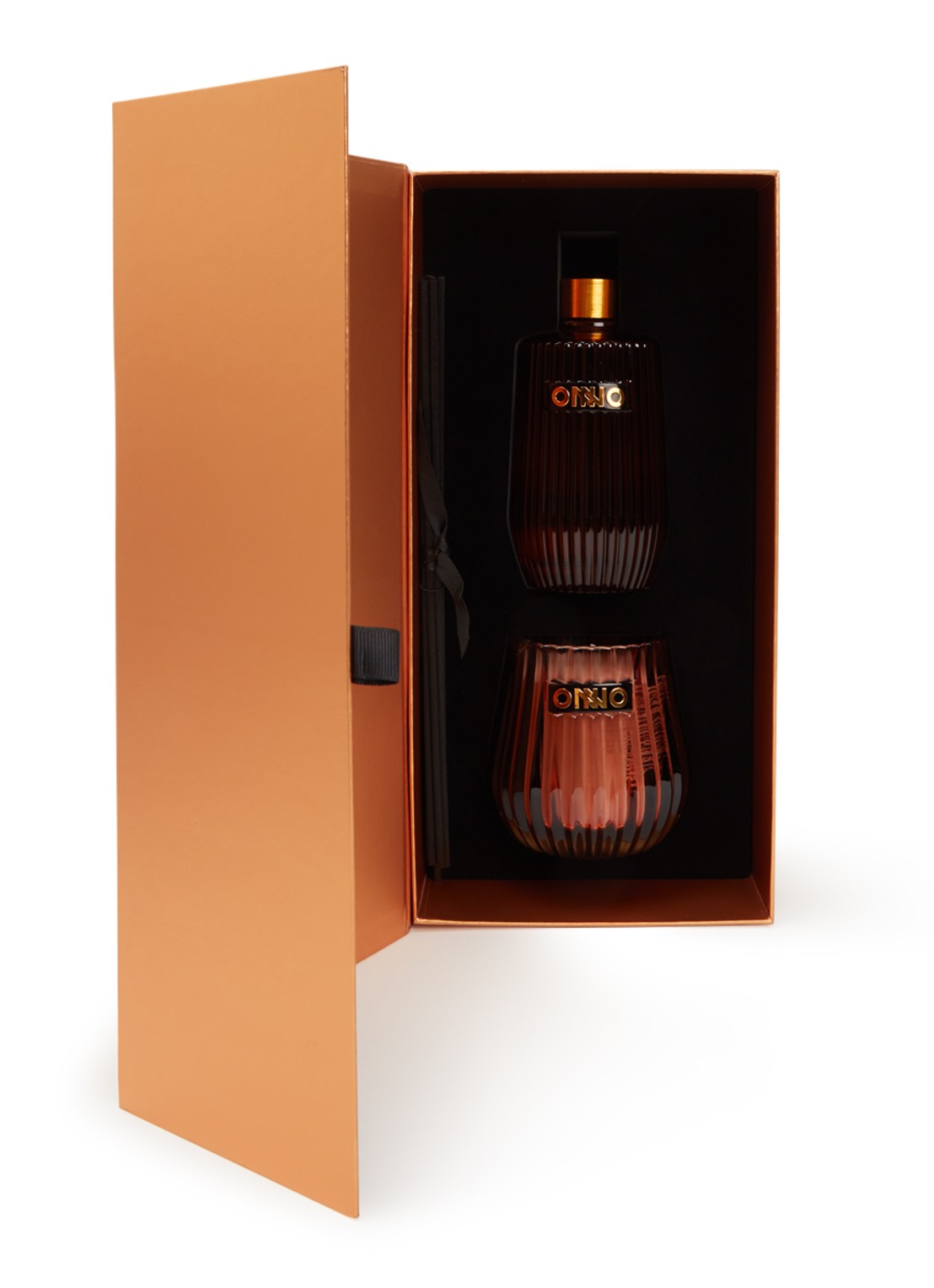 Onno Precious Oud geurstokjes en geurkaars in giftbox - voorkant bordeauxrood