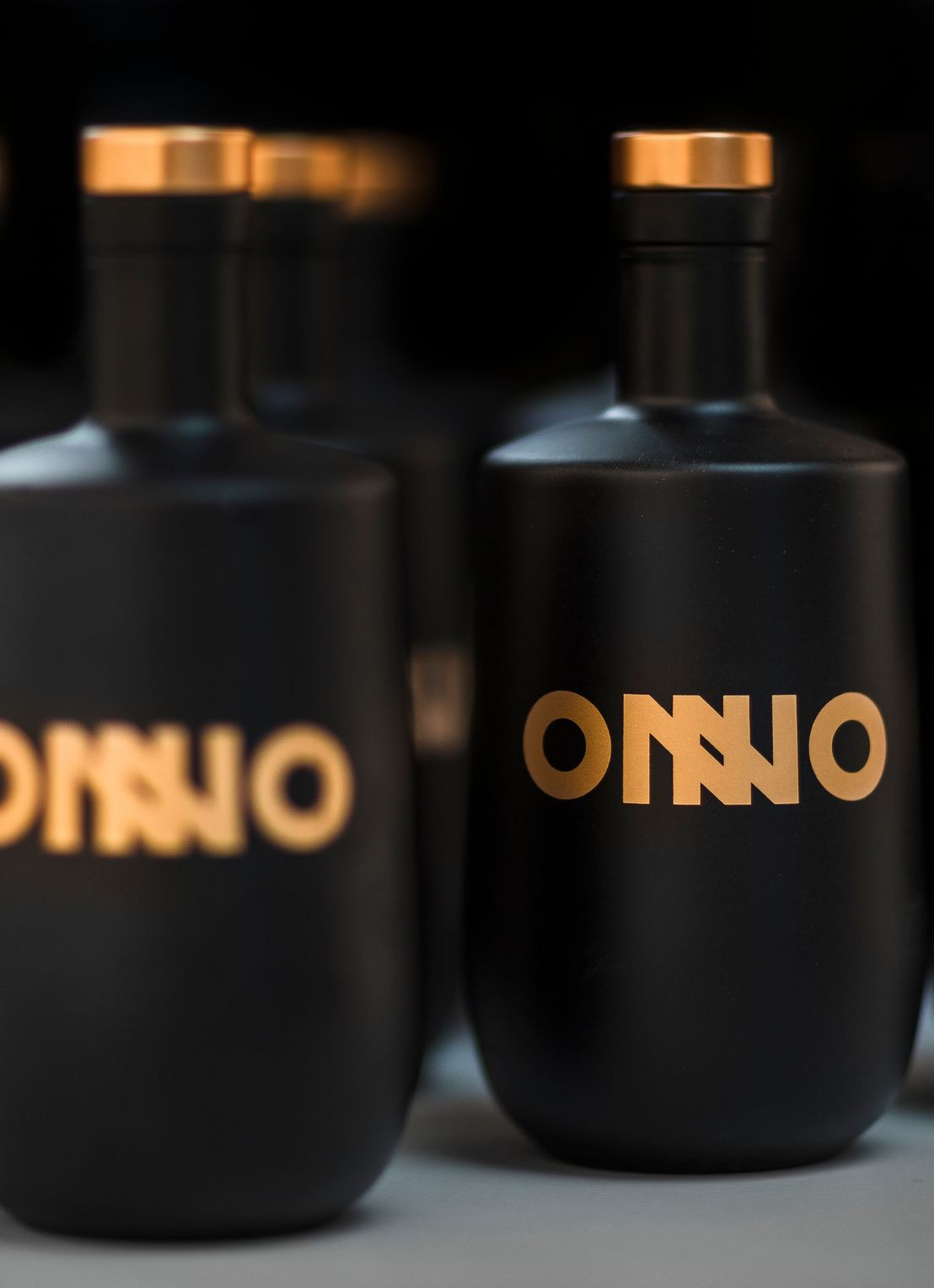 Onno Zanzibar geurstokjes navulling 500 ml - voorkant 3 zwart