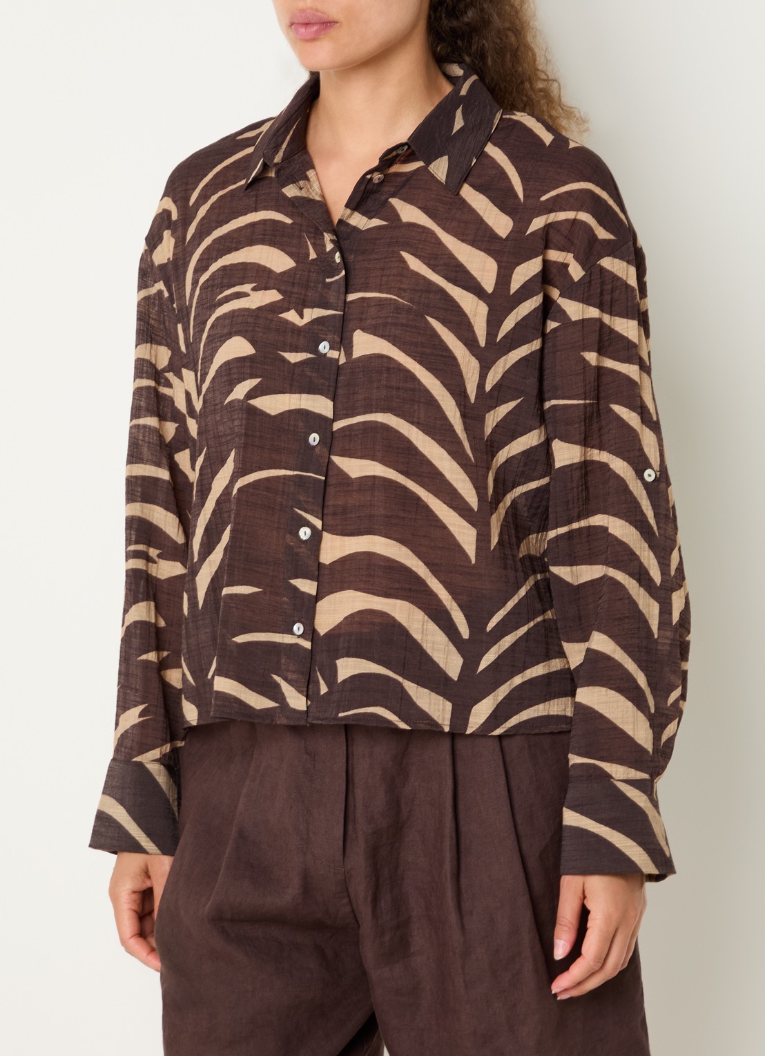 OPUS Fadena Leaves semi-transparante blouse met bladprint - detail 4 bruin