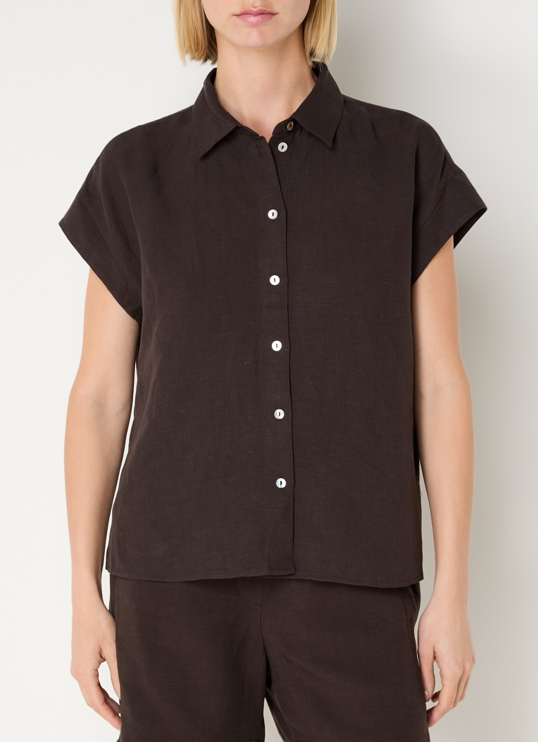 OPUS Falvia blouse in linnenblend - detail 4 bruin