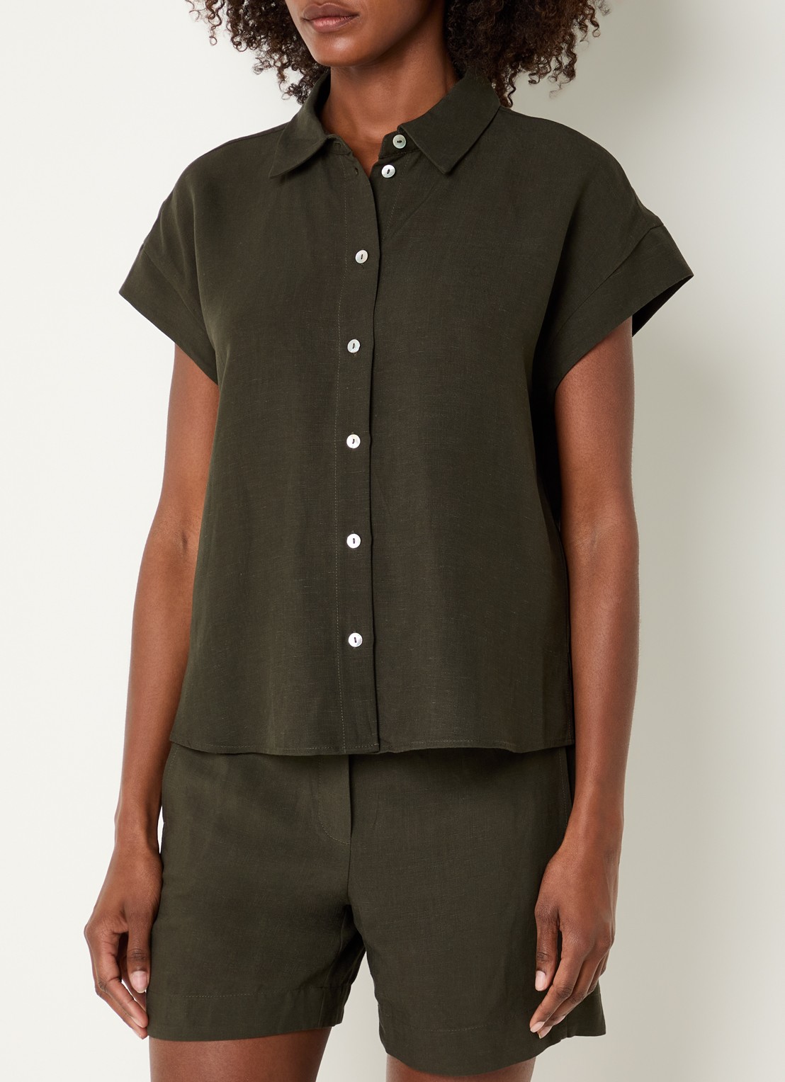 OPUS Falvia blouse in linnenblend - detail 2 bronsgroen