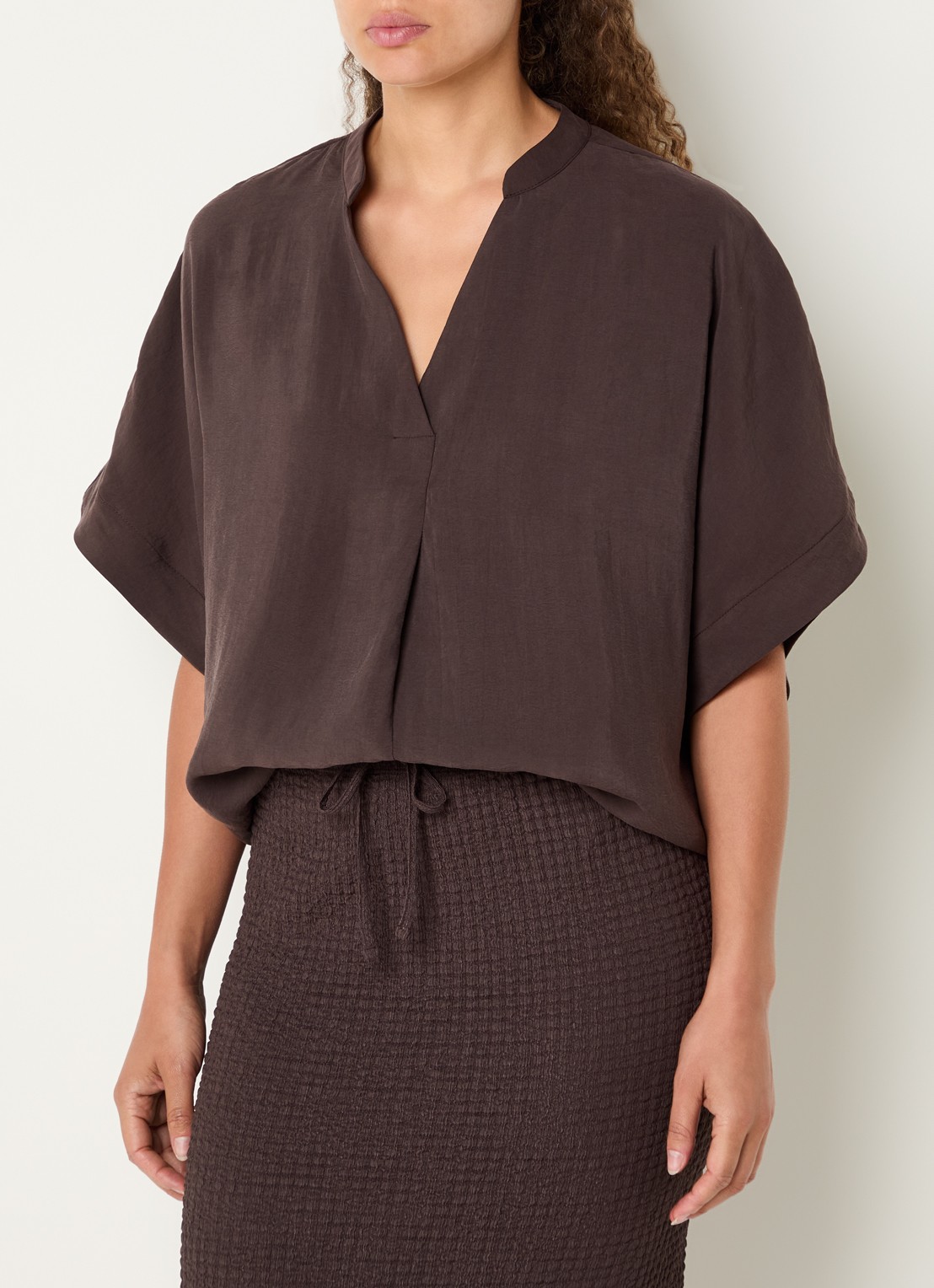 OPUS Fenella tuniek met V-hals en vlindermouw - detail bruin