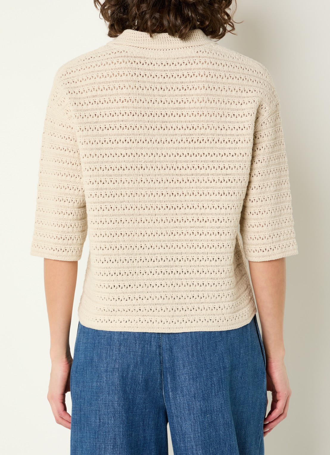 OPUS Garakino polo van crochet met v-hals - achterkant 4 donkerbeige