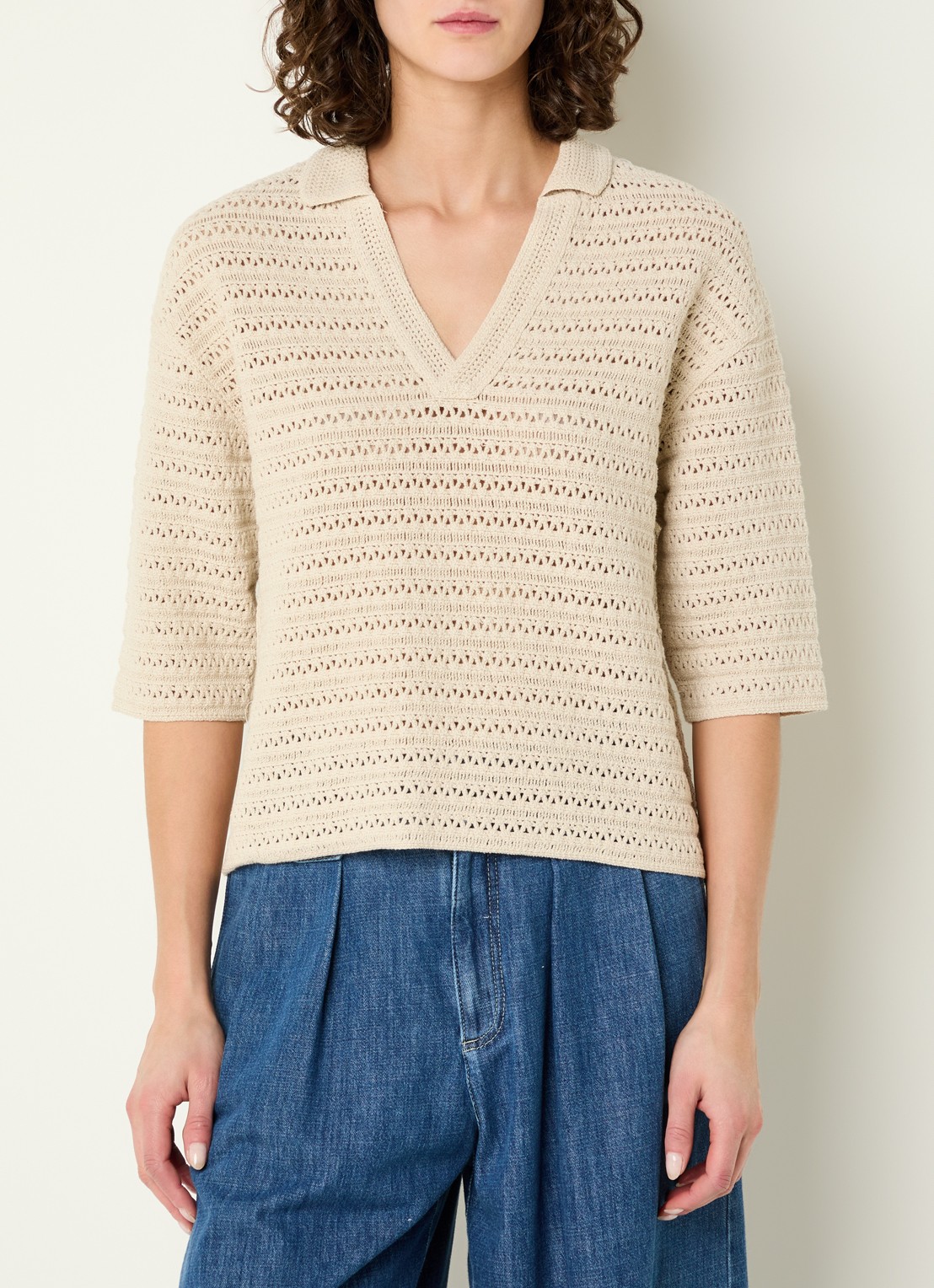 OPUS Garakino polo van crochet met v-hals - detail donkerbeige