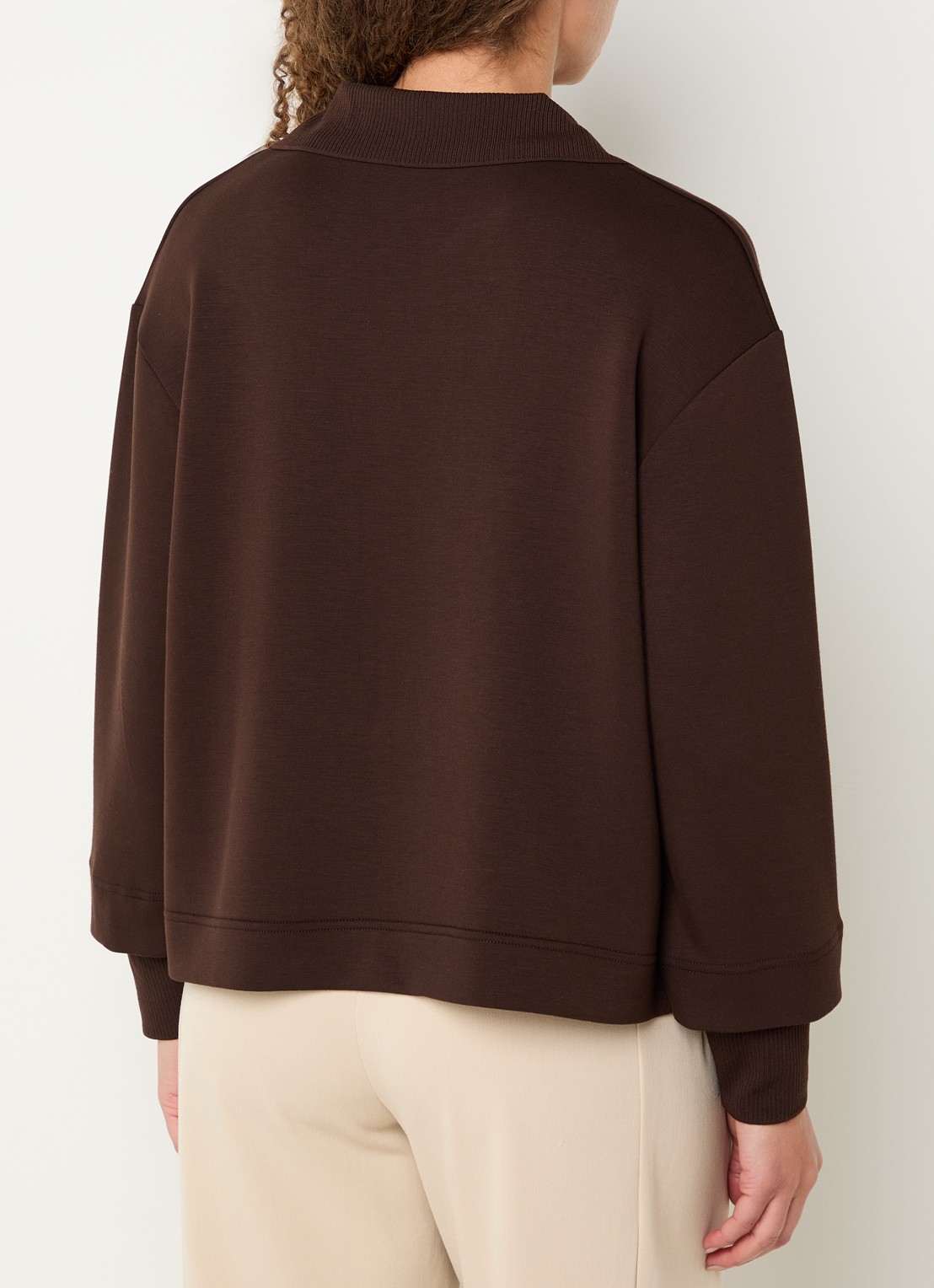 OPUS Ghya sweater met V-hals - achterkant bruin