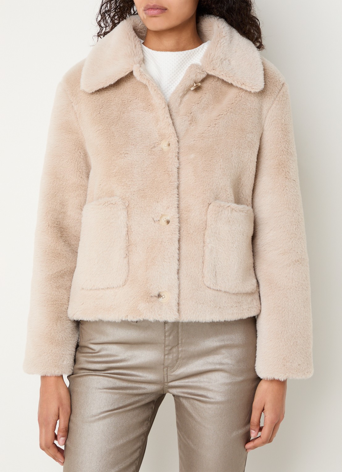 OPUS Herrisa jack van imitatiebont met opgestikte zakken - detail beige