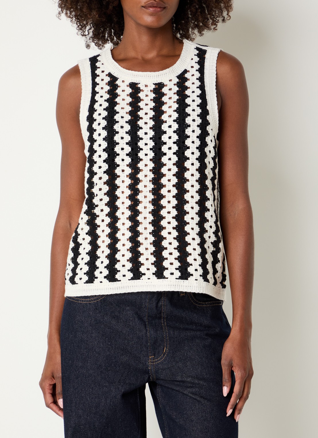 OPUS Ifama tanktop met opengewerkt dessin - detail zwart