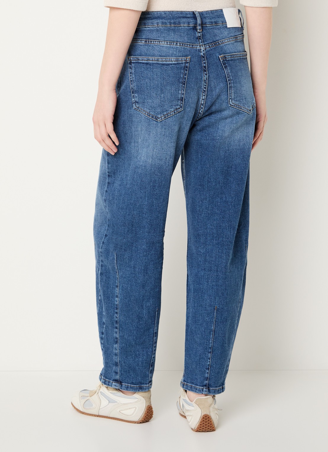 OPUS Lissie mid waist wide fit jeans met medium wassing - achterkant indigo