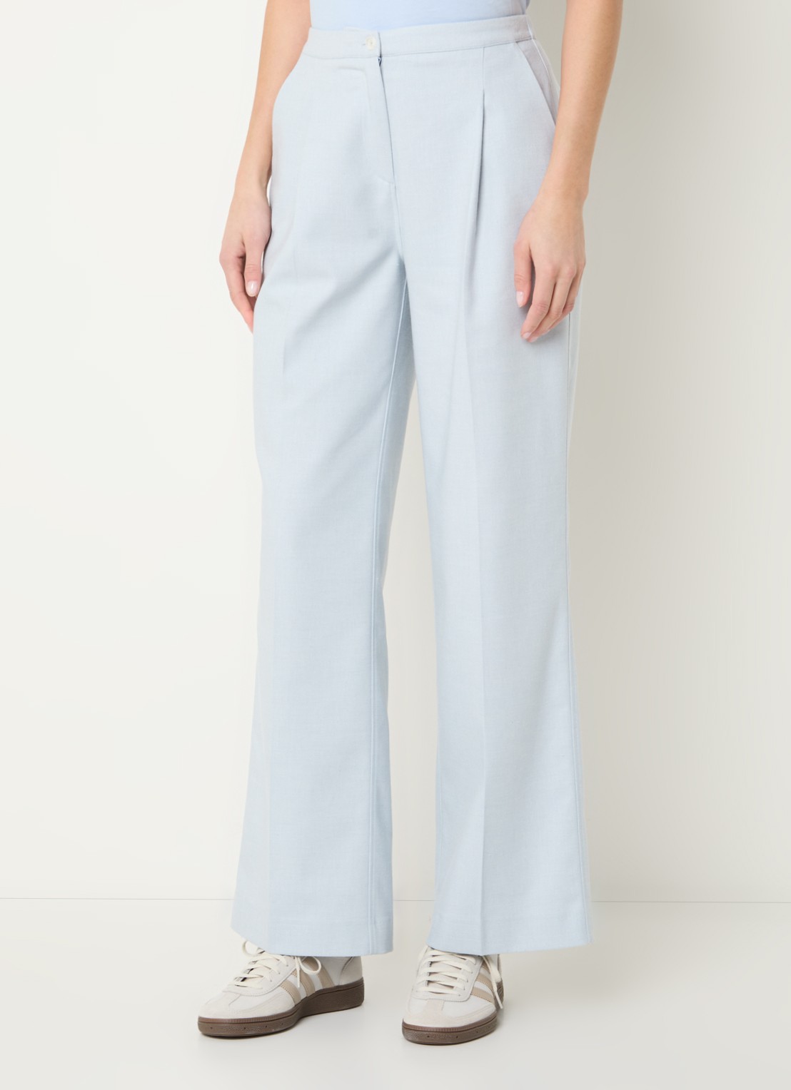OPUS Maiga French high waist straight fit pantalon in linnenblend met steekzakken - detail 3 lichtblauw
