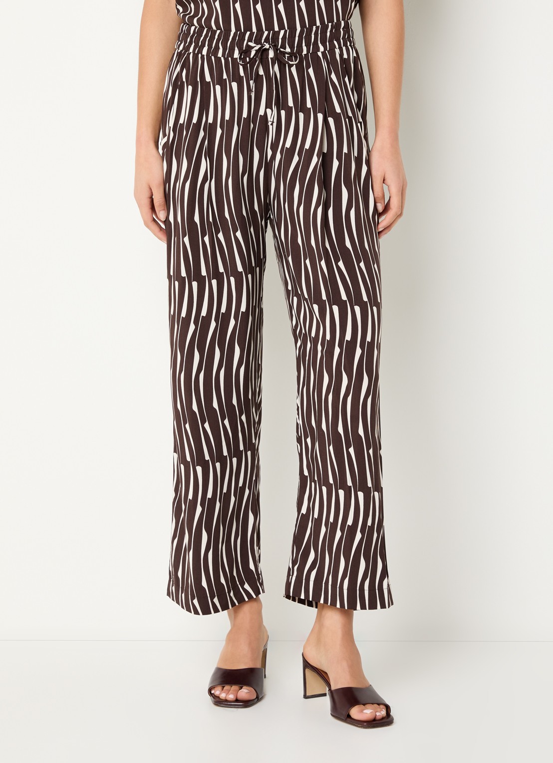 OPUS Marou high waist straight fit cropped broek met print - detail 2 donkerbruin