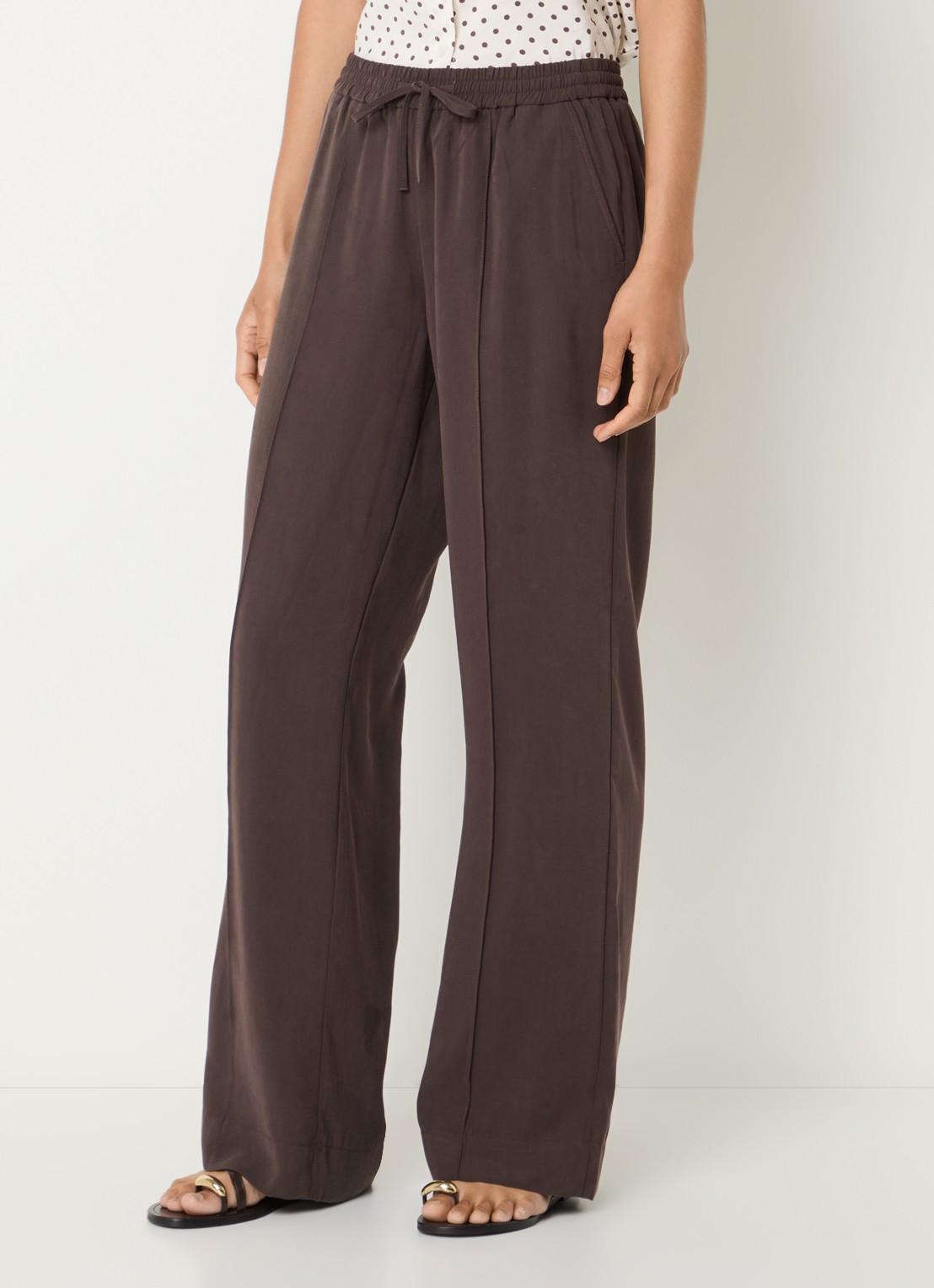 OPUS Marou mid waist loose fit broek met steekzakken - detail 2 donkerbruin