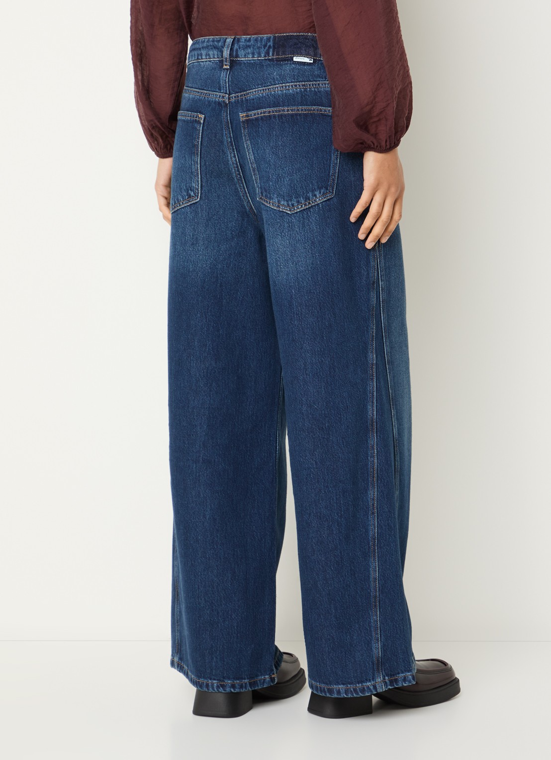 OPUS Meddy Loosy low waist flared jeans met steekzakken - achterkant 5 donkerblauw