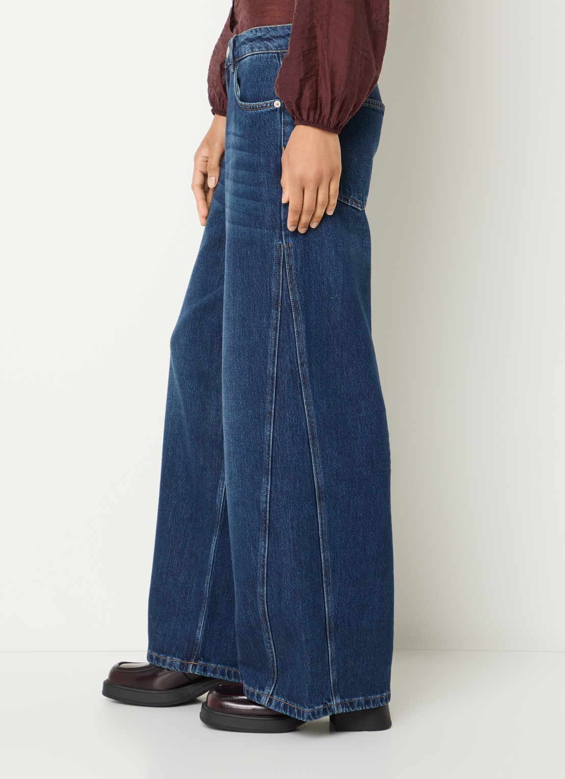 OPUS Meddy Loosy low waist flared jeans met steekzakken - detail 2 donkerblauw