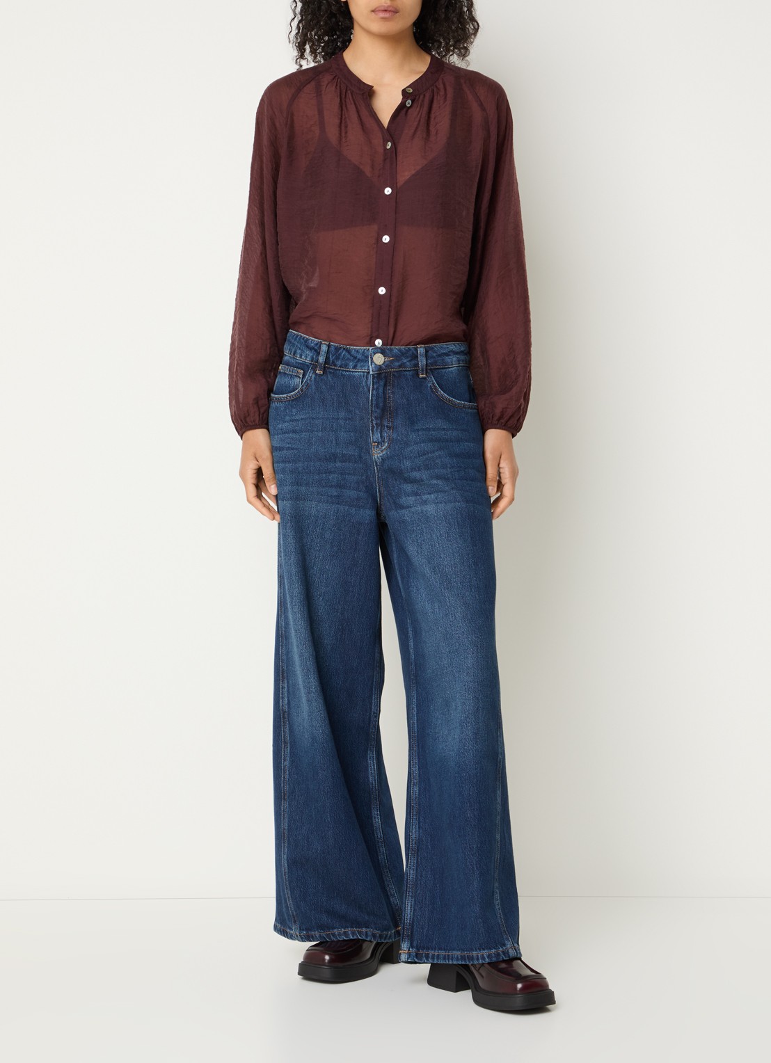 OPUS Meddy Loosy low waist flared jeans met steekzakken - voorkant 4 donkerblauw