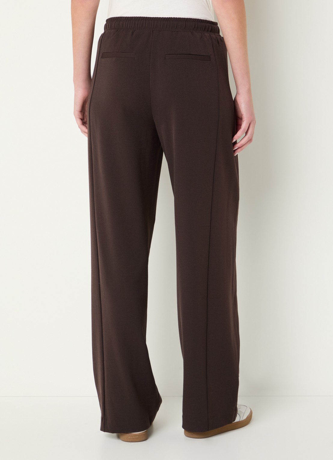 OPUS Melane high waist loose fit broek met steekzakken - achterkant 3 donkerbruin