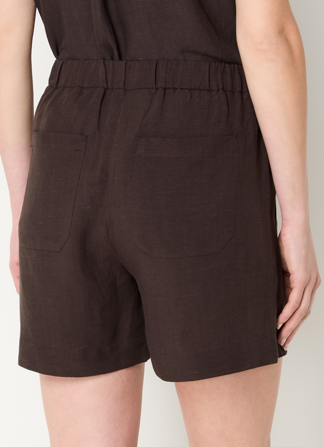 OPUS Melane Oasis high waist loose fit korte broek in linnenblend - achterkant 4 bruin