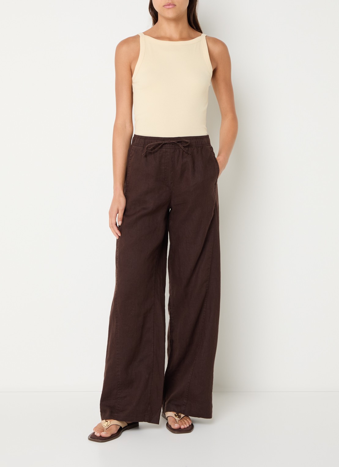OPUS Mileni high waist wide fit pantalon met steekzakken - voorkant 2 bruin