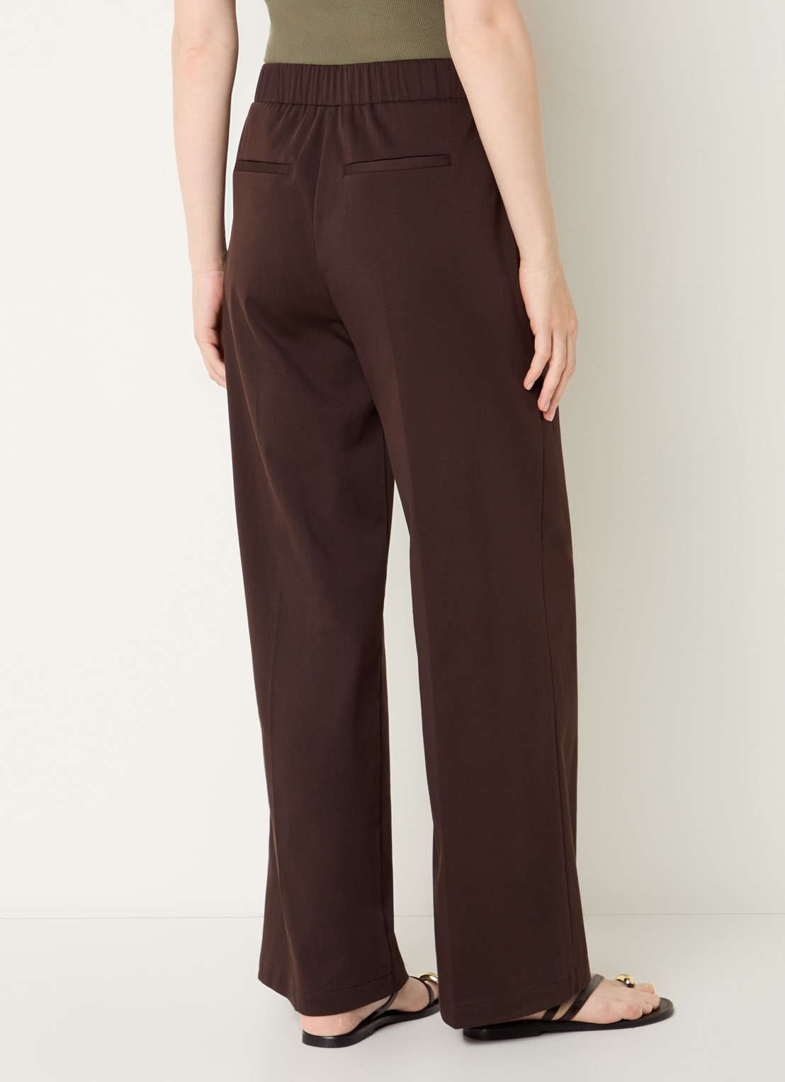 OPUS Mucia high waist straight fit broek met steekzakken - achterkant bruin