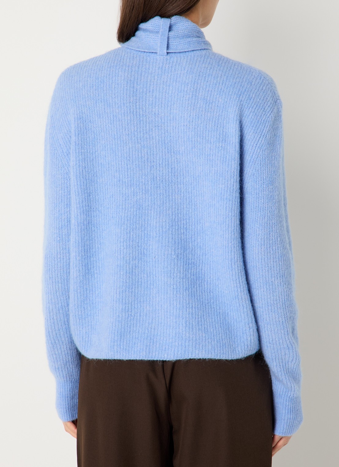 OPUS Parf fijngebreide trui in alpaca wolblend met sjaalkraag - achterkant donkerblauw