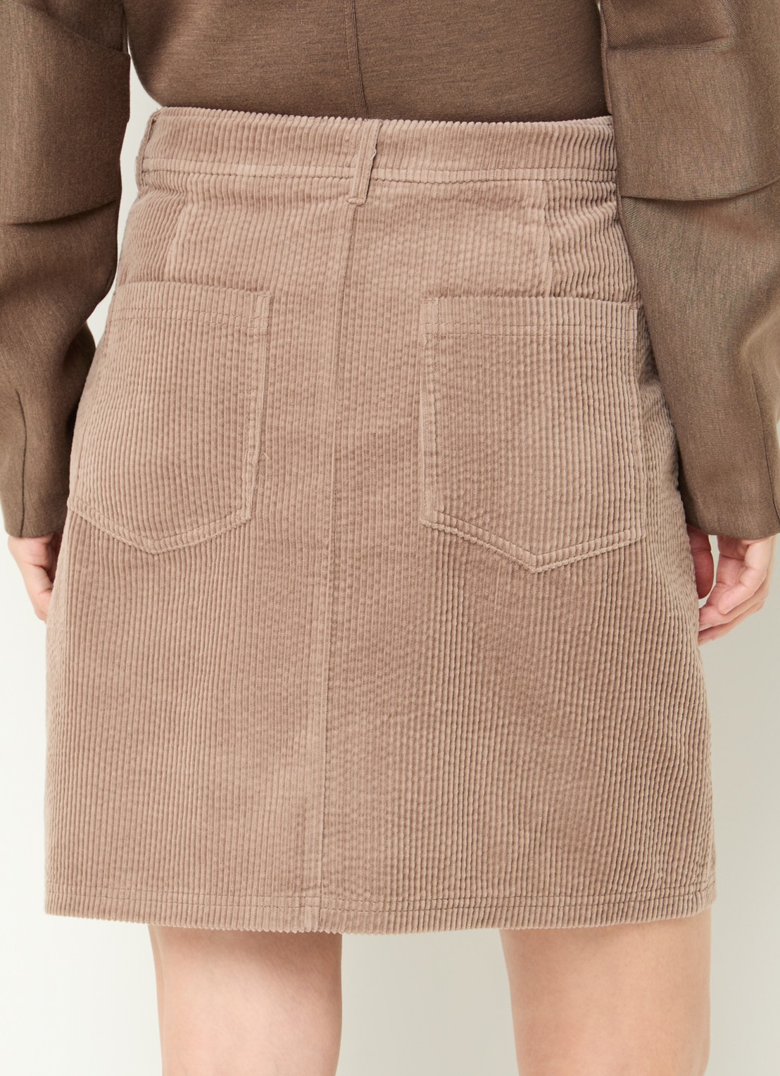 OPUS Reah mini rok van corduroy - achterkant donkerbeige
