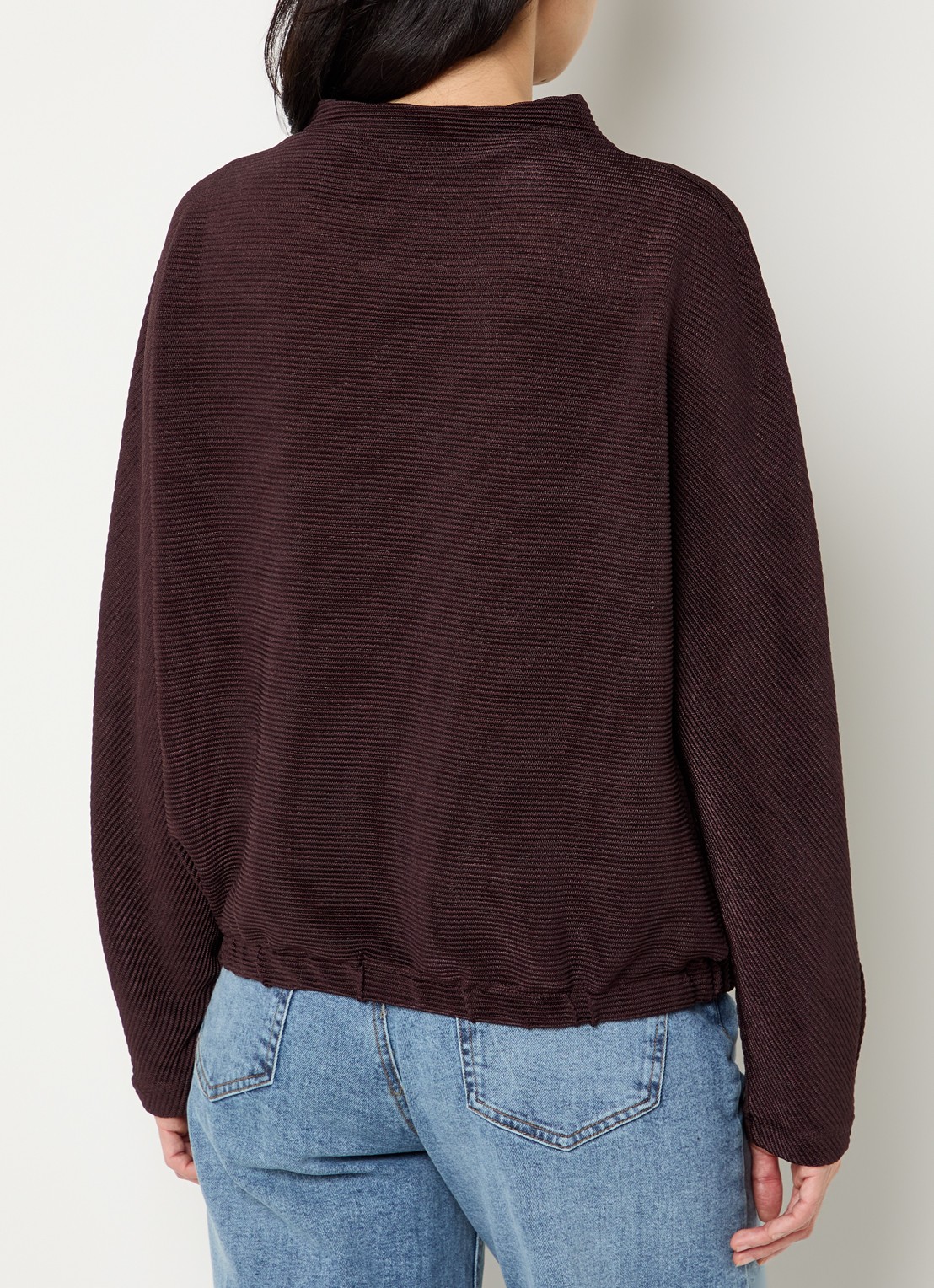 OPUS Saglanz top met ribstructuur - achterkant 2 aubergine