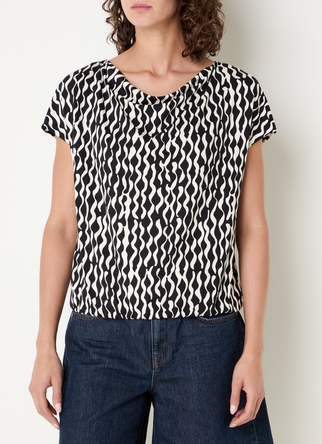 OPUS Sapaya top met print en watervalhals - detail zwart