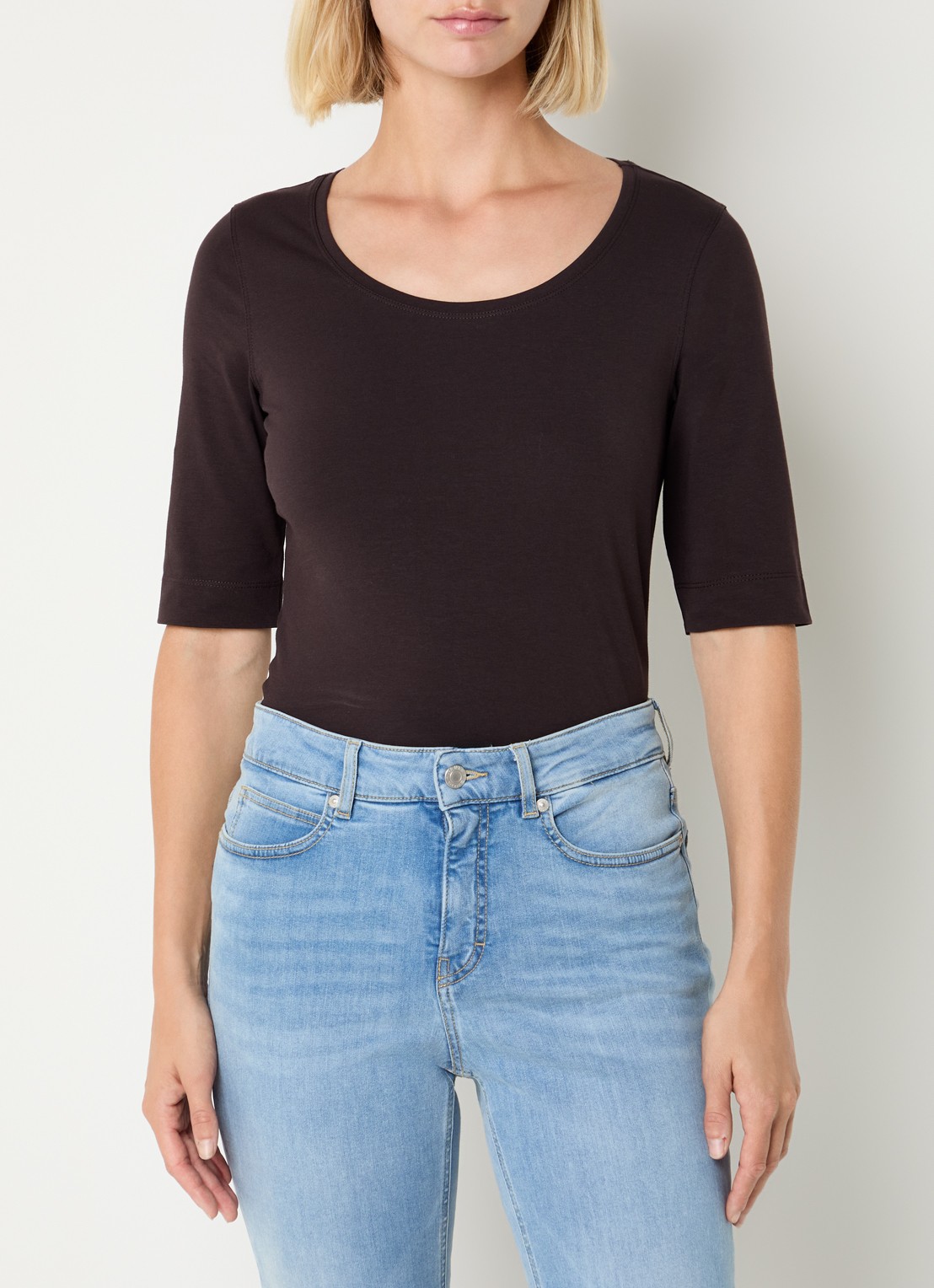OPUS Serta top met ronde hals - detail 2 donkerbruin