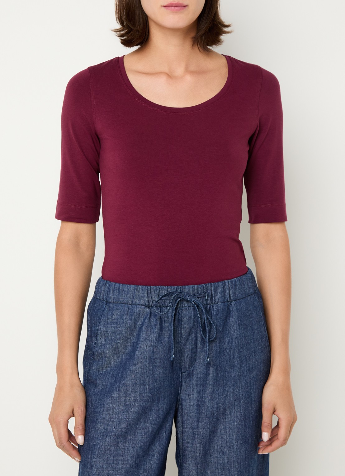 OPUS Serta top met ronde hals - detail 3 aubergine