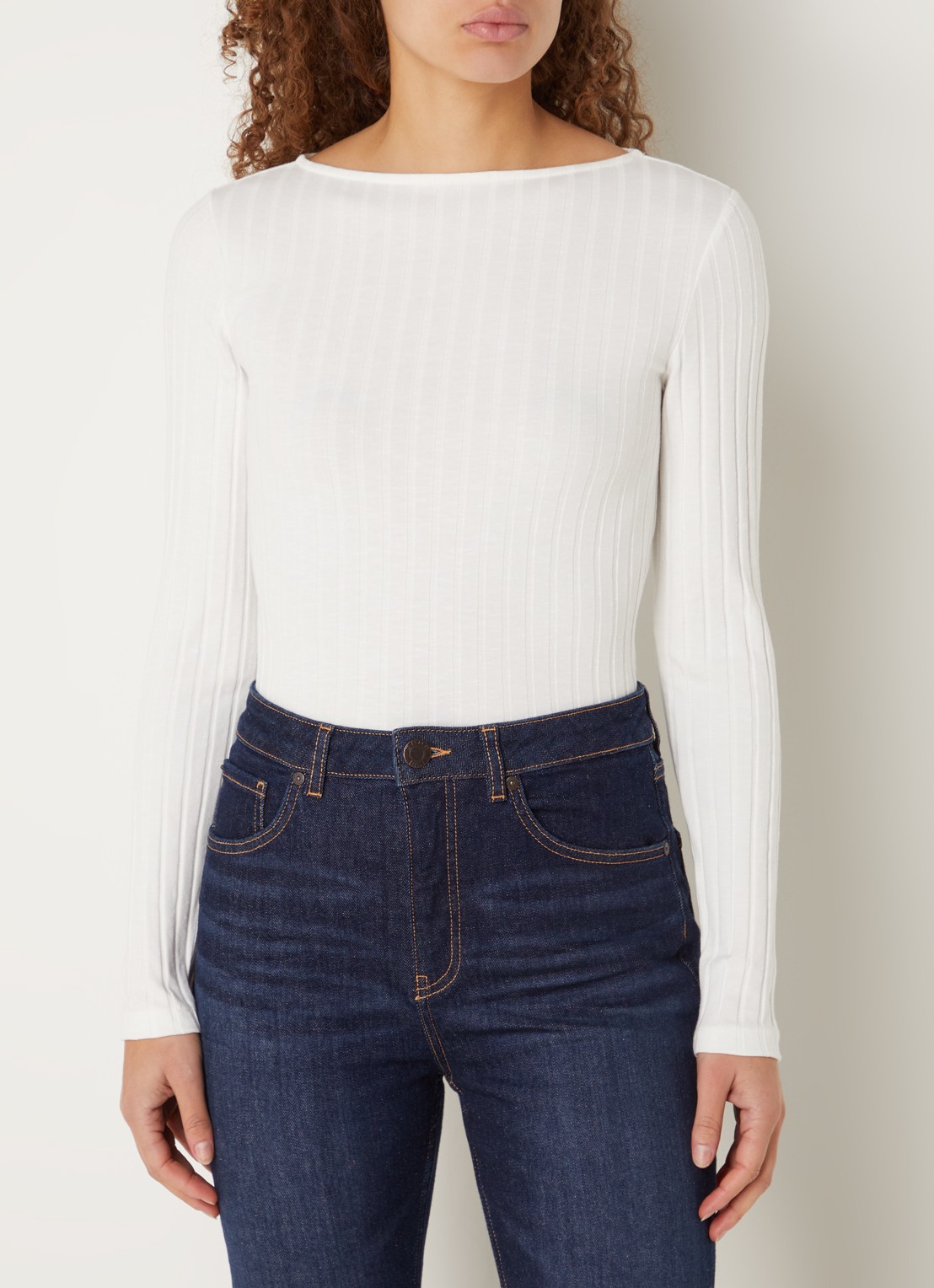 OPUS Sovke top met boothals en ribstructuur  - detail 3 wit